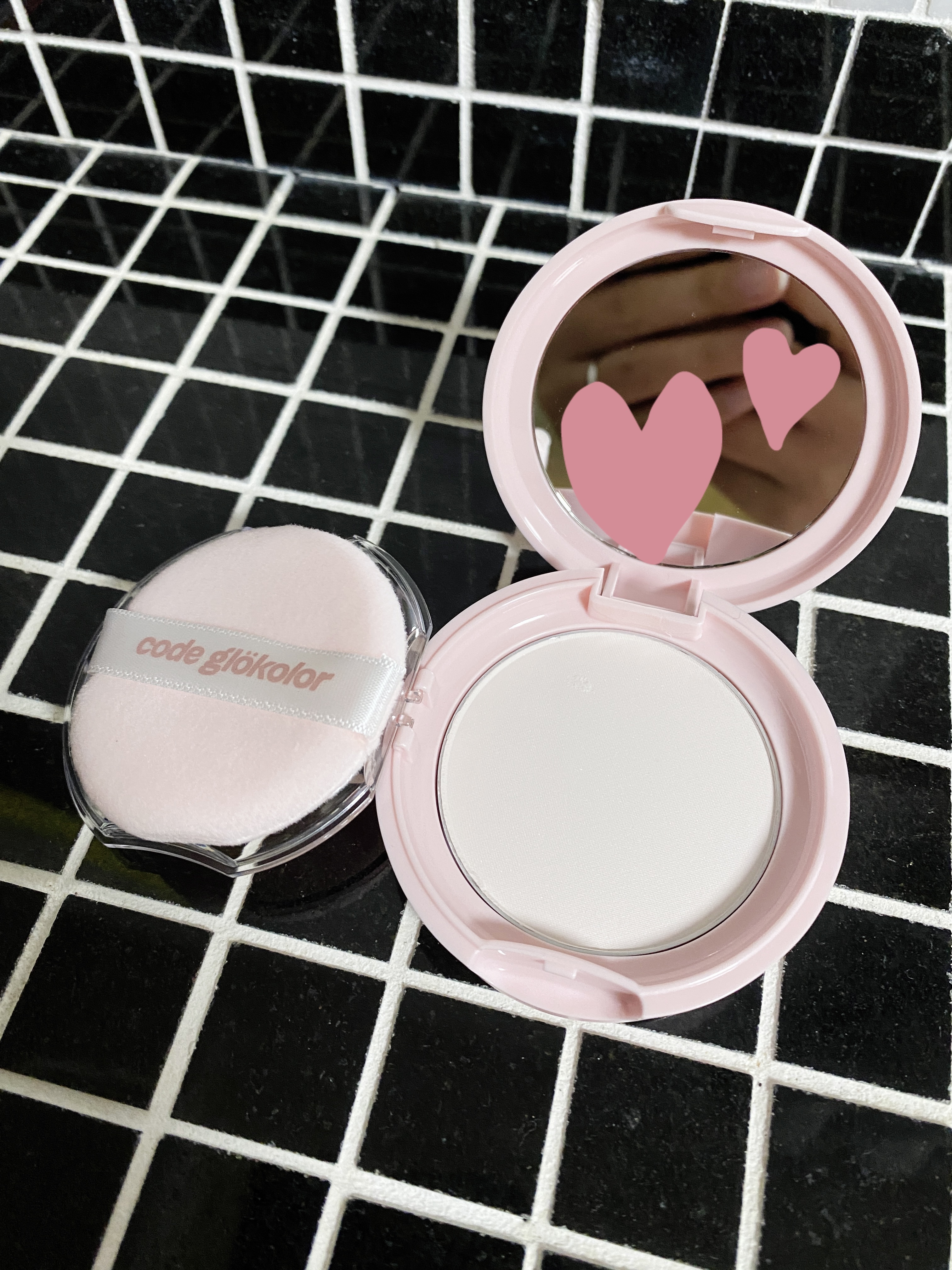 オイルカットピンクビームパクト/CODE GLO KOLOR/プレストパウダーを使ったクチコミ（2枚目）