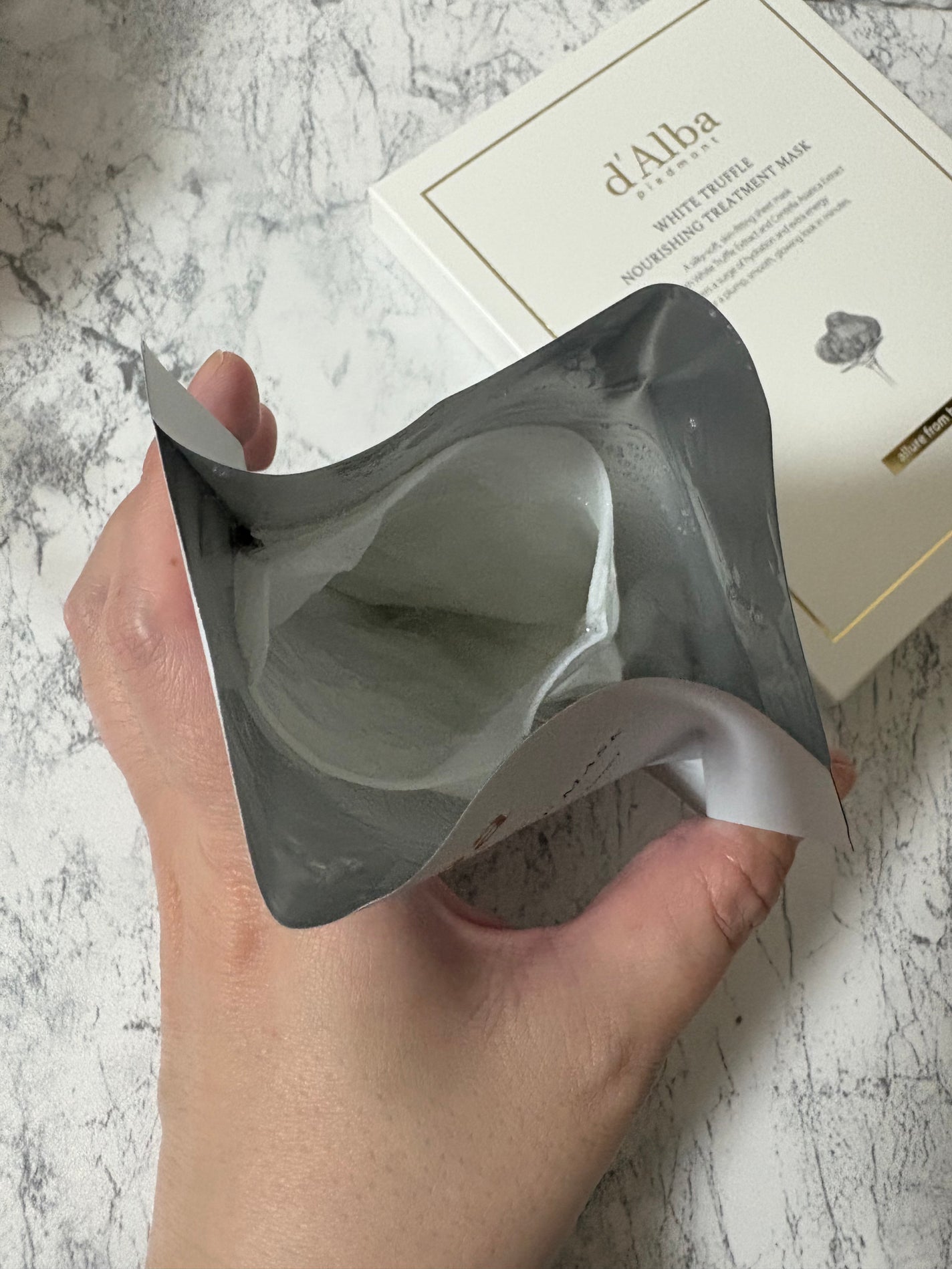 ホワイトトリュフナリシングトリートメントマスク/ダルバ/シートマスク・パックを使ったクチコミ(2枚目)