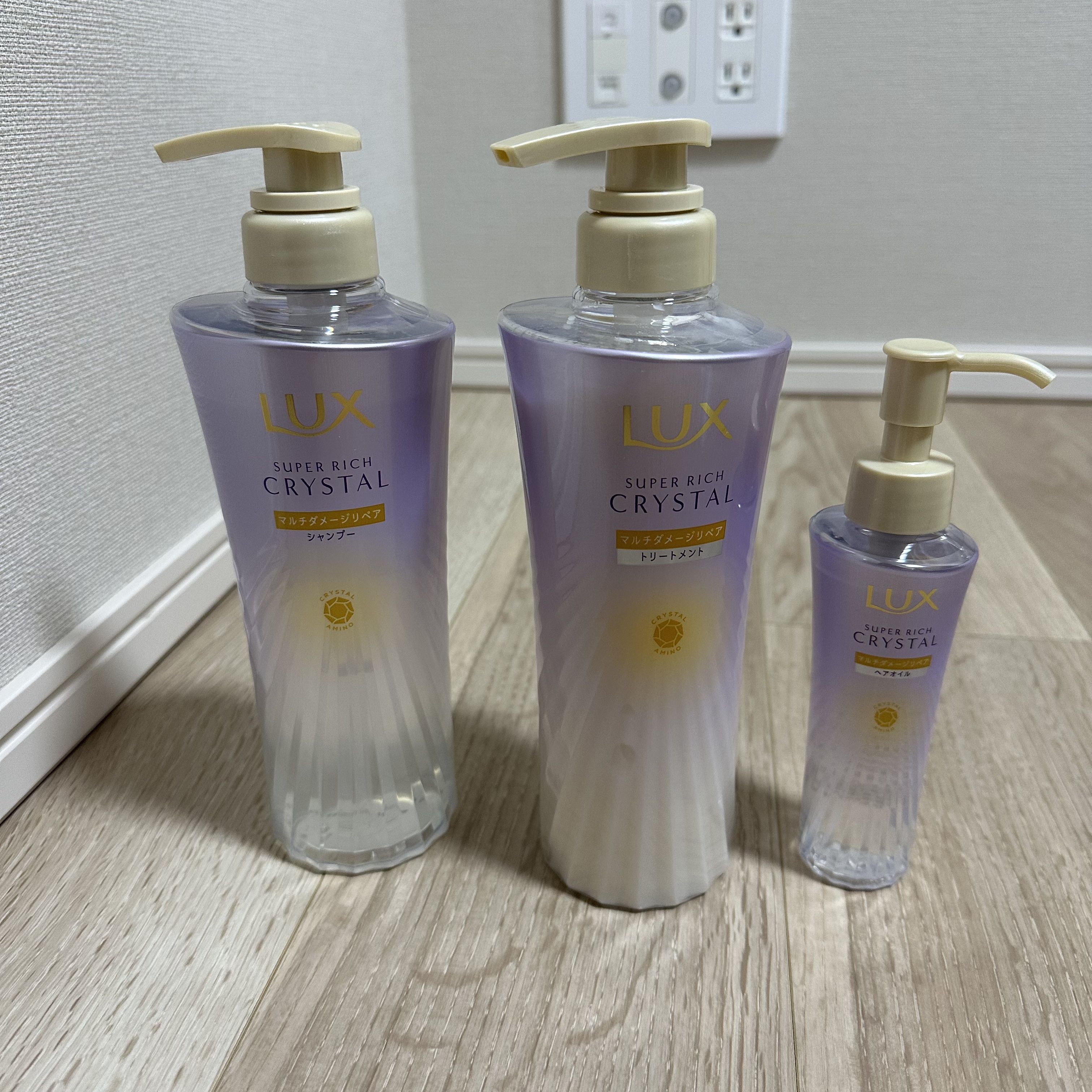 LUX スーパーリッチクリスタル　マルチダメージリペア　シャンプー/トリートメントのクチコミ「シャンプー、トリートメント、ともに香りがいい！
シャンプーは泡立ちいいです。
少量で泡立ちます.....」（1枚目）