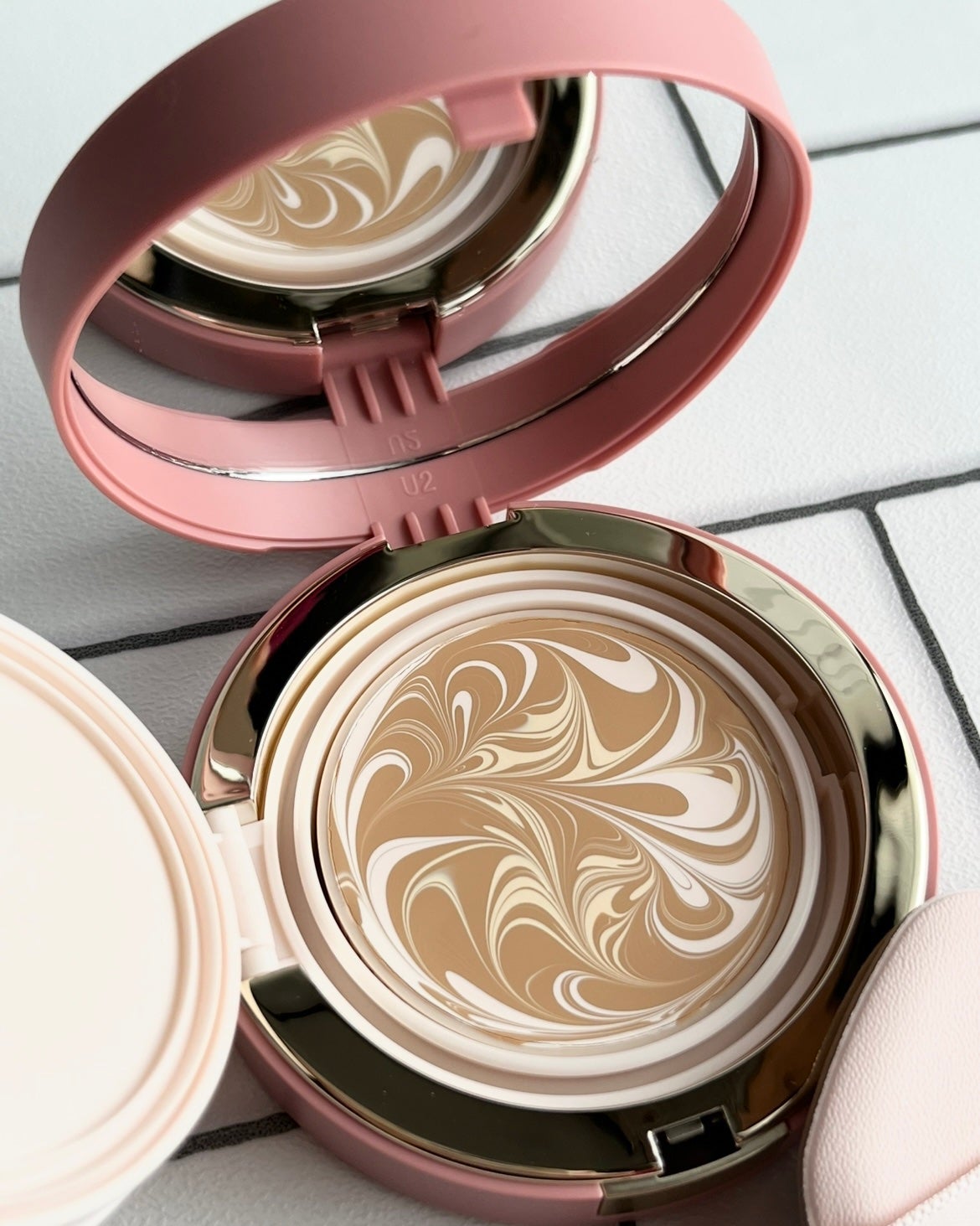 ヴェールヌーディ エッセンスパクトグロウ/AGE20’s/クリーム・エマルジョンファンデーションを使ったクチコミ(2枚目)