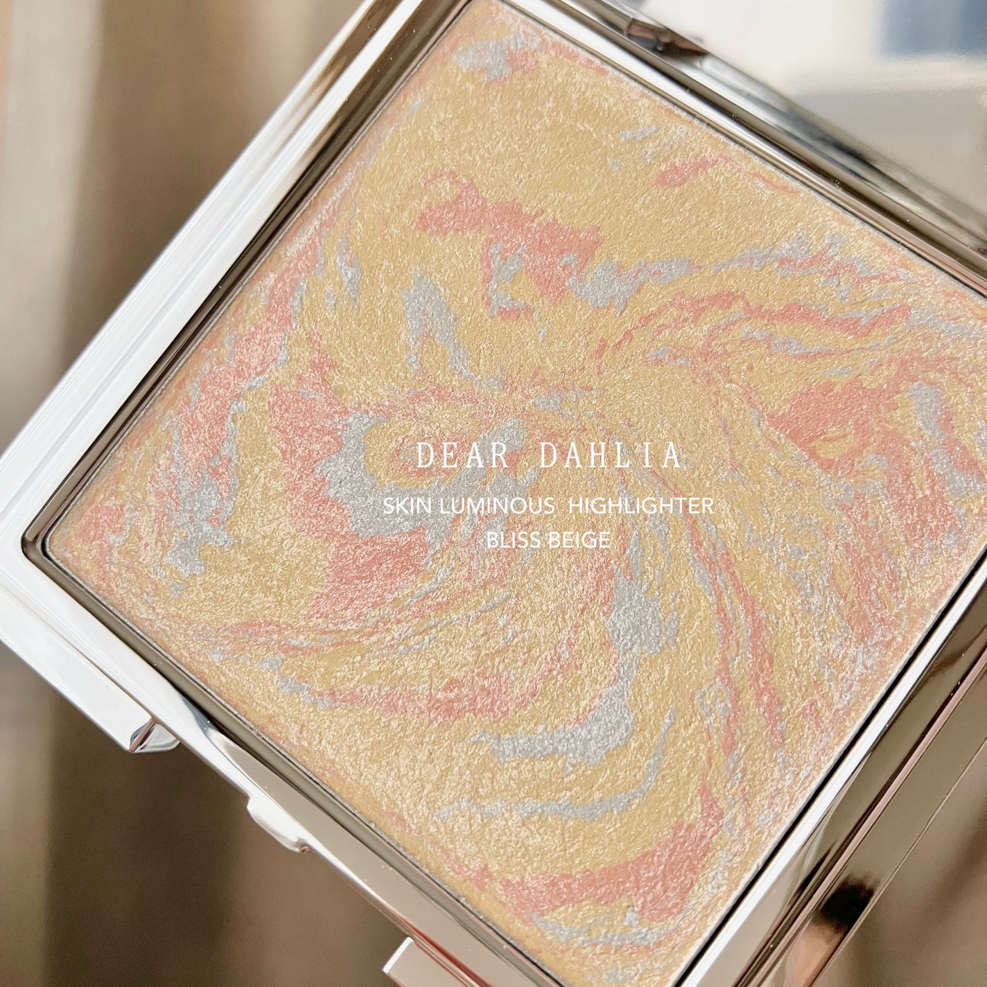 スキンルミナスハイライター/DEAR DAHLIA/パウダーハイライトを使ったクチコミ(1枚目)