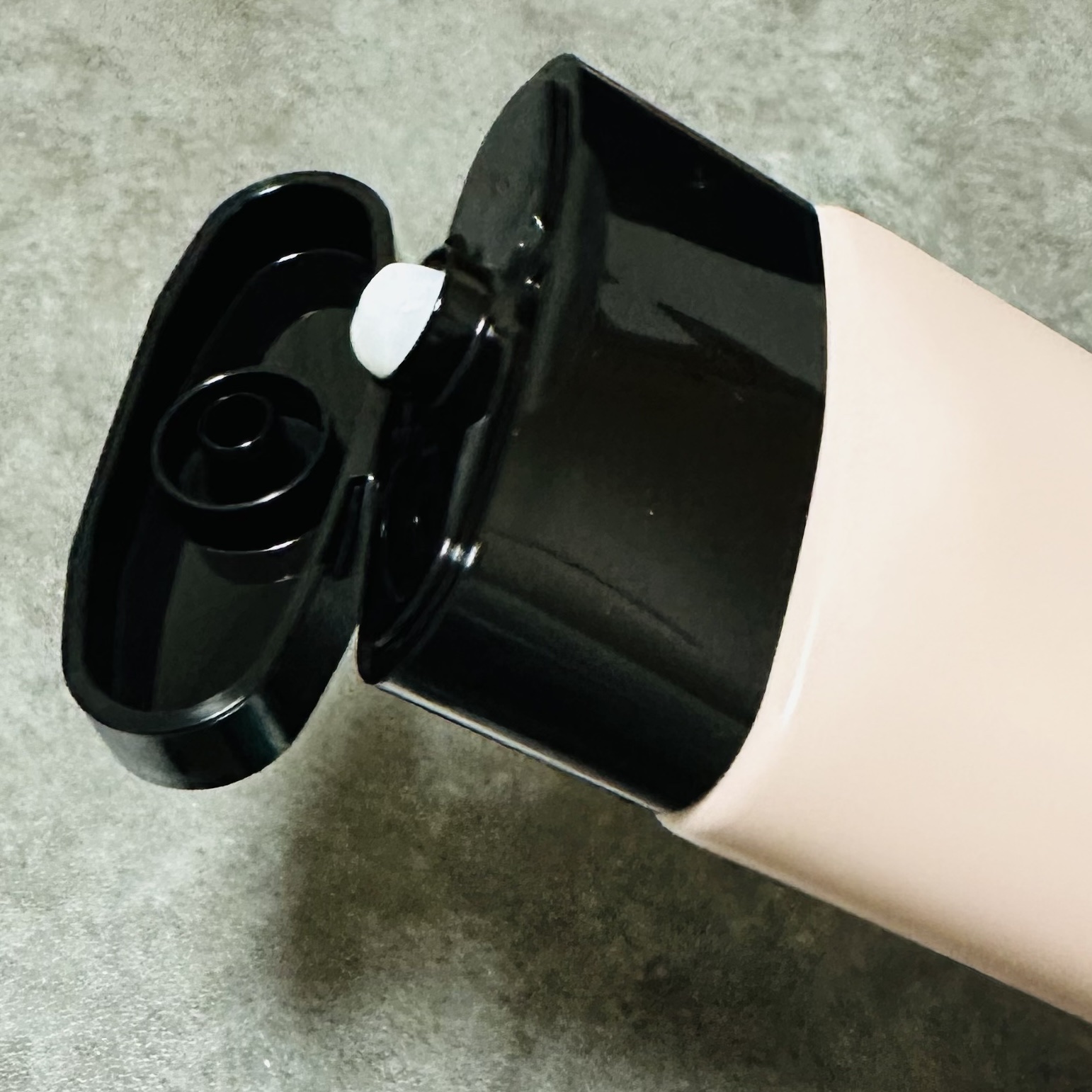 キューミースウィートボムホワイトクリーム/AGARISM/ボディクリームを使ったクチコミ（2枚目）