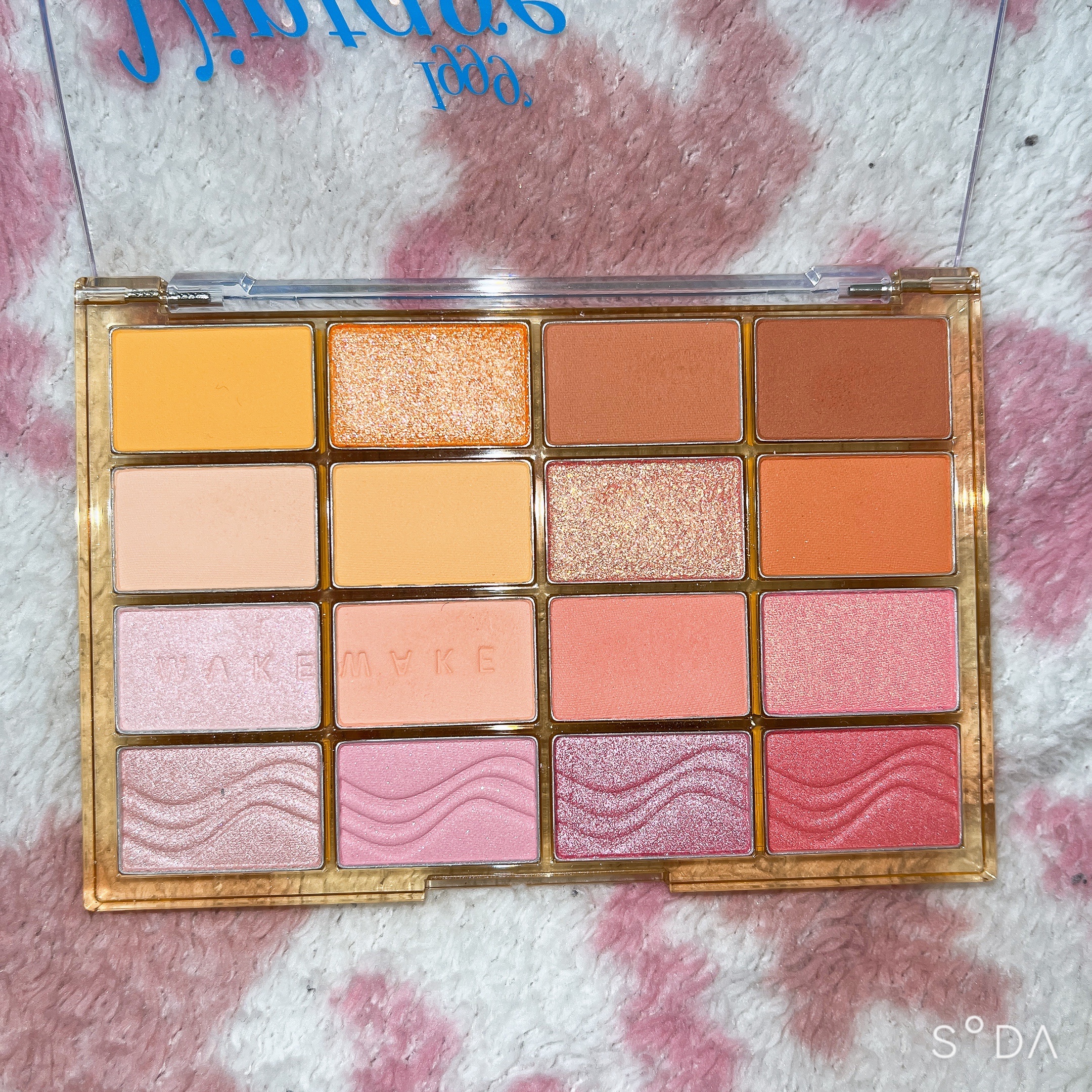 ソフトブラーリングアイパレット/wakemake/アイシャドウパレットを使ったクチコミ（3枚目）