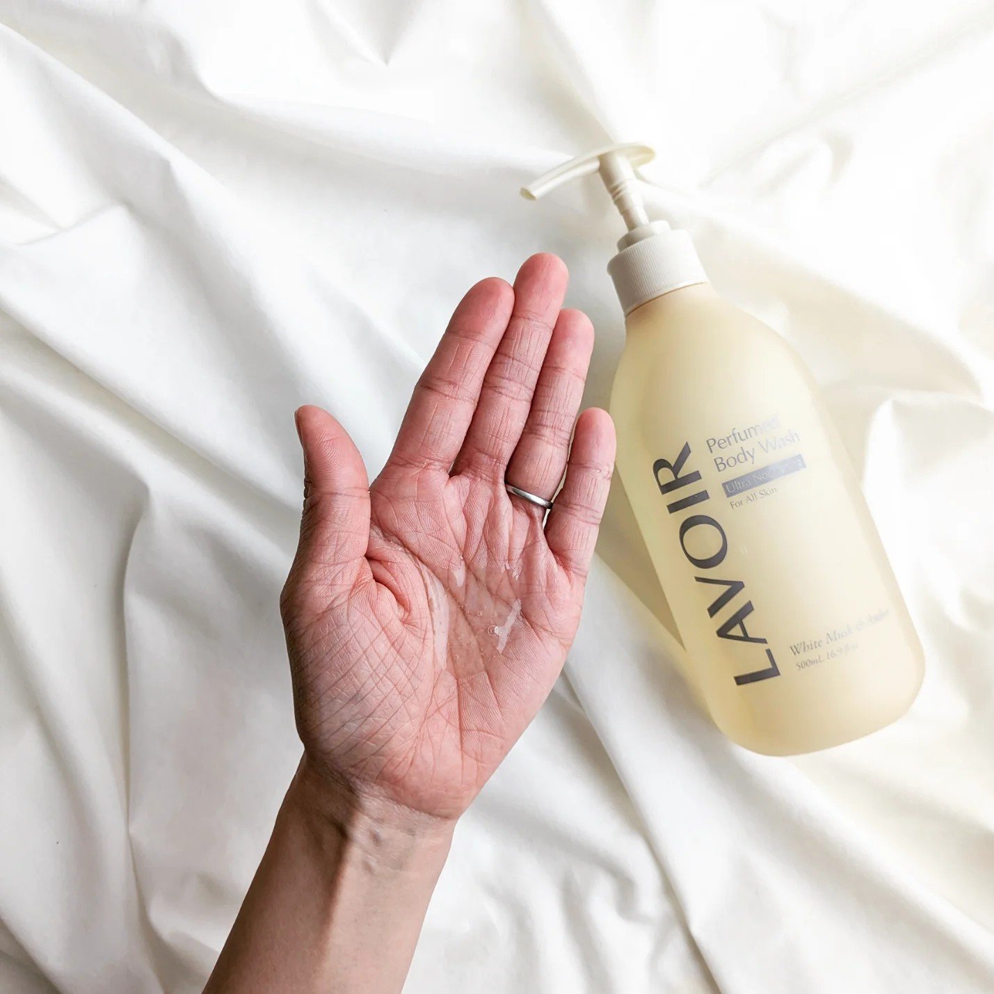 パフューム ボディウォッシュ ホワイトムスク&アンバー/LAVOIR/ボディソープを使ったクチコミ（2枚目）