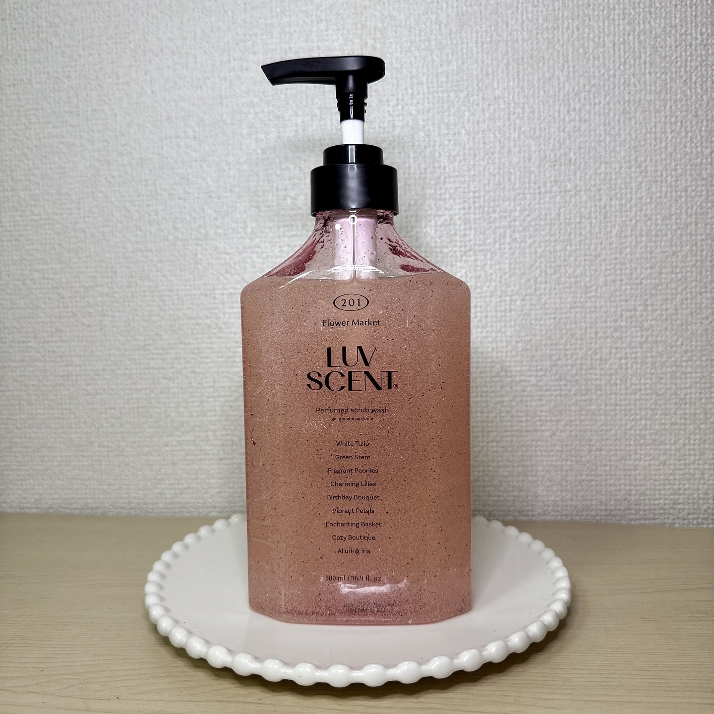 スクラブボディウォッシュ フラワーマーケット ホワイトチューリップ/LUV SCENT/ボディスクラブを使ったクチコミ（2枚目）