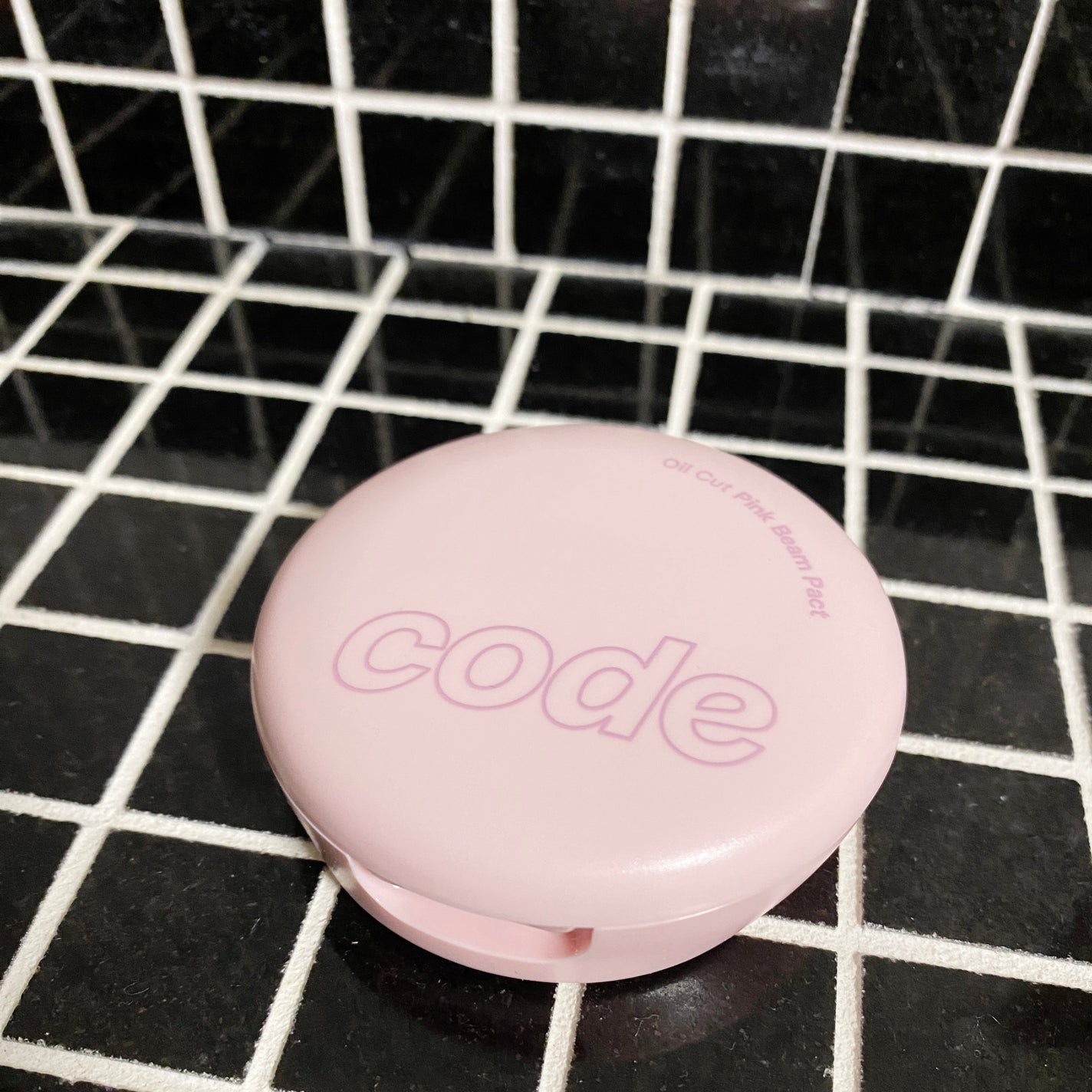 オイルカットピンクビームパクト/CODE GLO KOLOR/プレストパウダーを使ったクチコミ(1枚目)