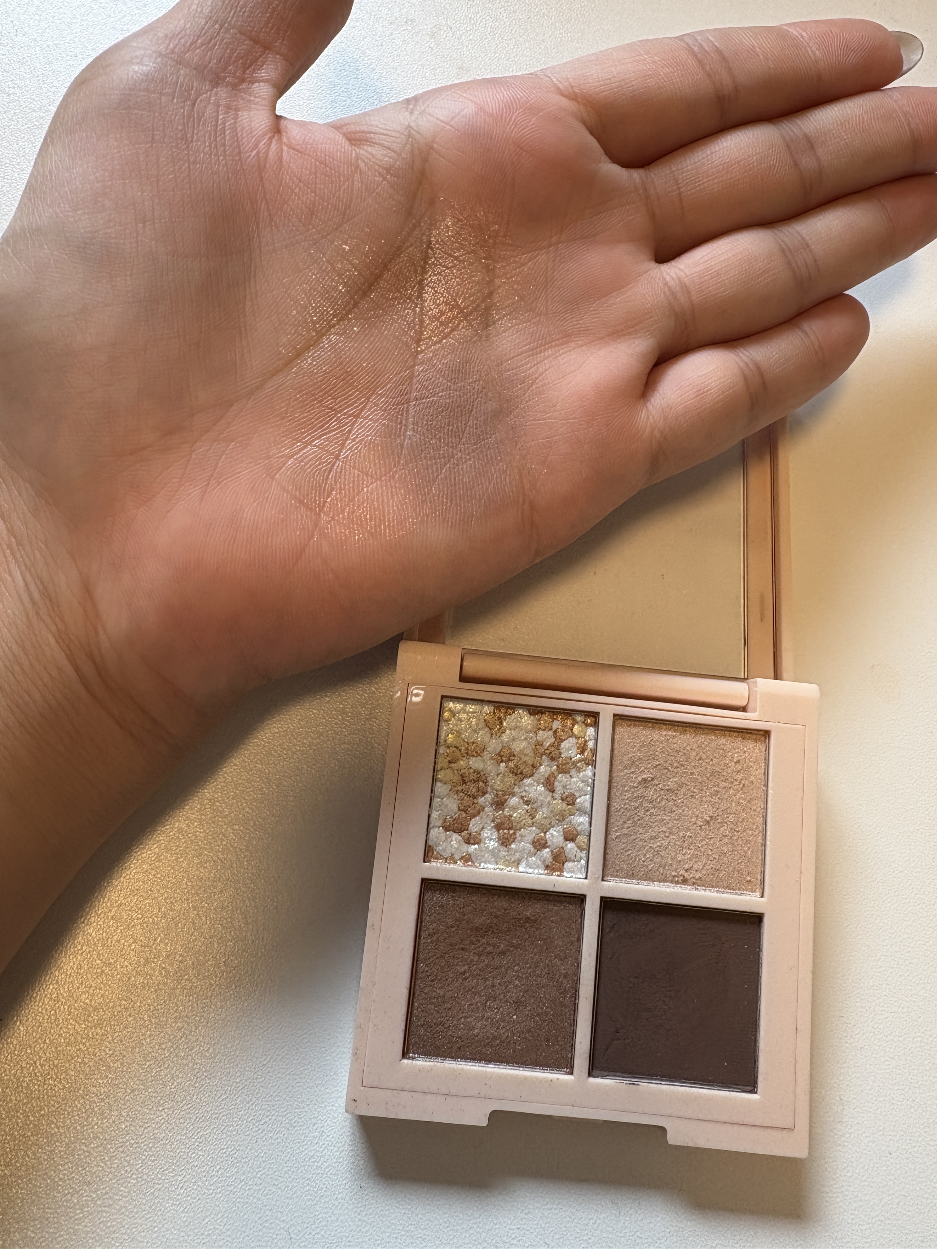 レブロン ダズル アイシャドウ クアッド/REVLON/アイシャドウパレットを使ったクチコミ（1枚目）