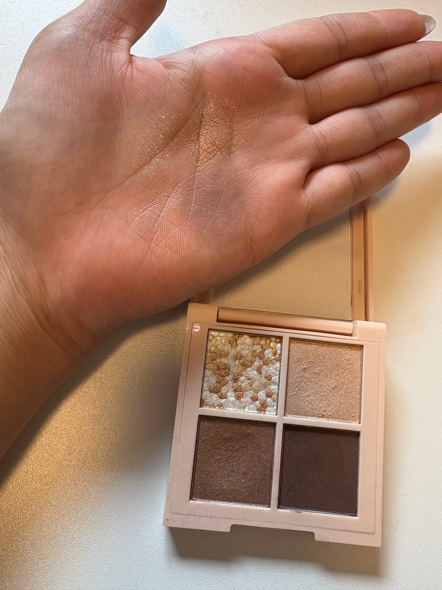 レブロン ダズル アイシャドウ クアッド/REVLON/アイシャドウパレットを使ったクチコミ(1枚目)