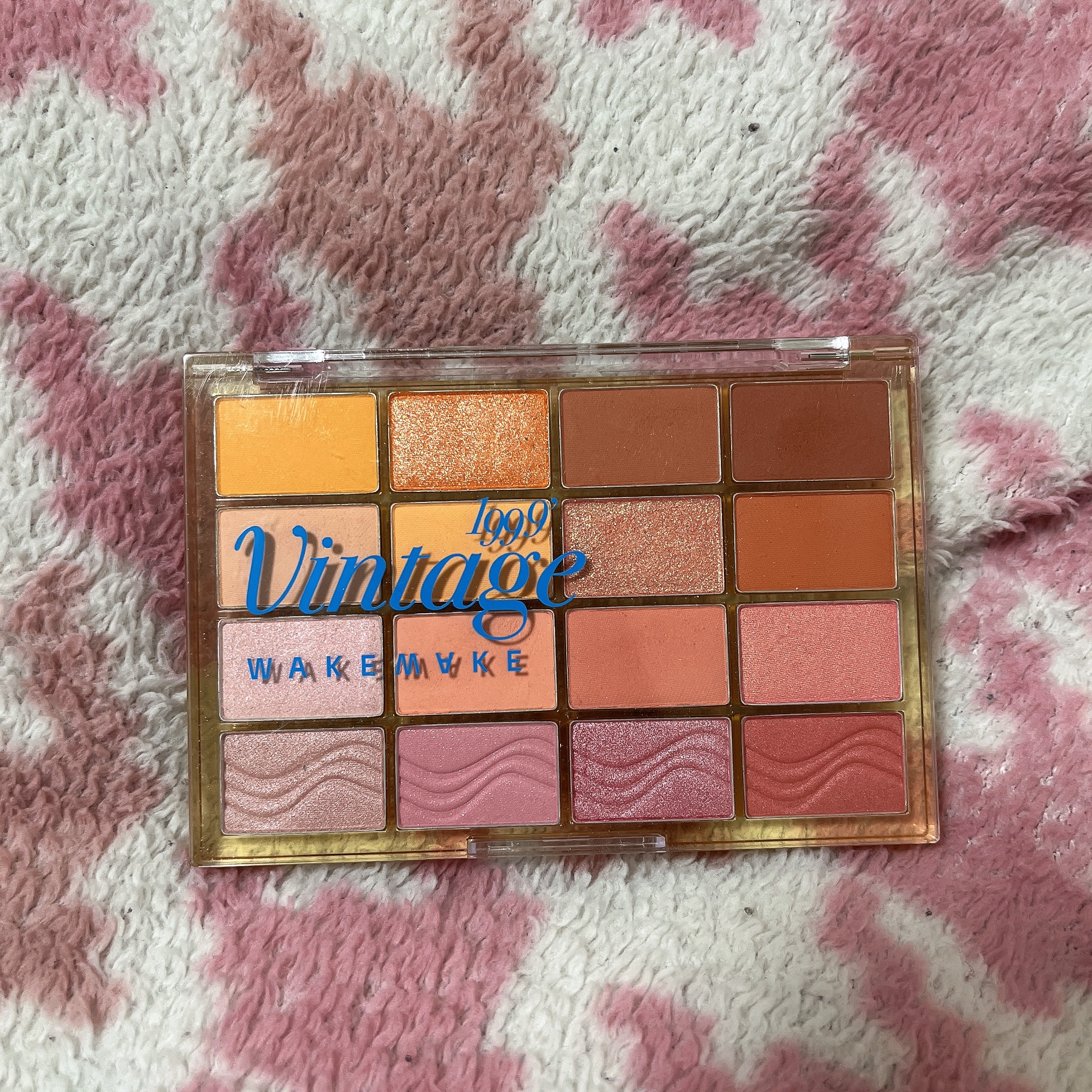 ソフトブラーリングアイパレット/wakemake/アイシャドウパレットを使ったクチコミ（2枚目）