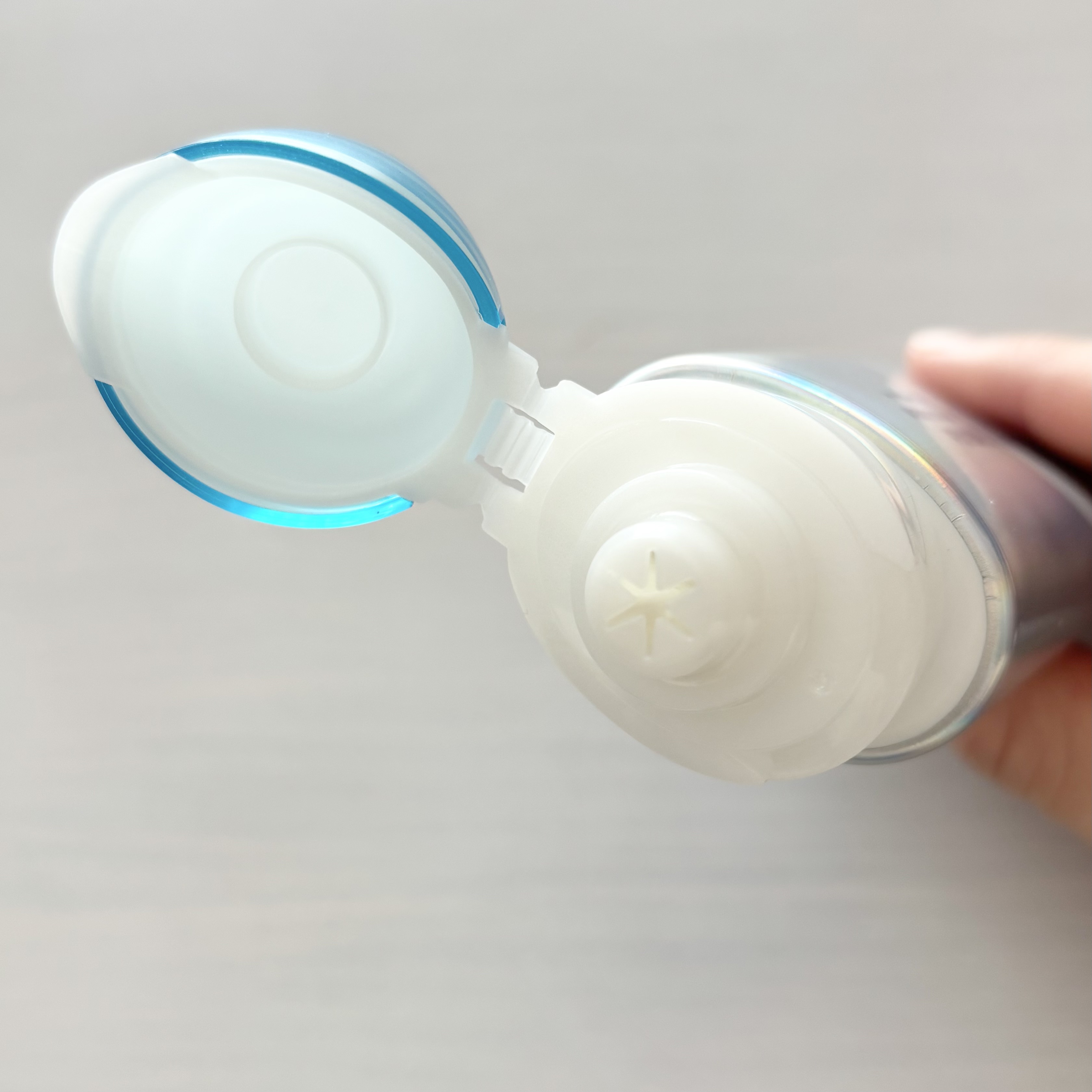 アクアリッチ エアリーホールドクリーム（呼吸感ベールUV）/ビオレ/日焼け止めクリームを使ったクチコミ（2枚目）