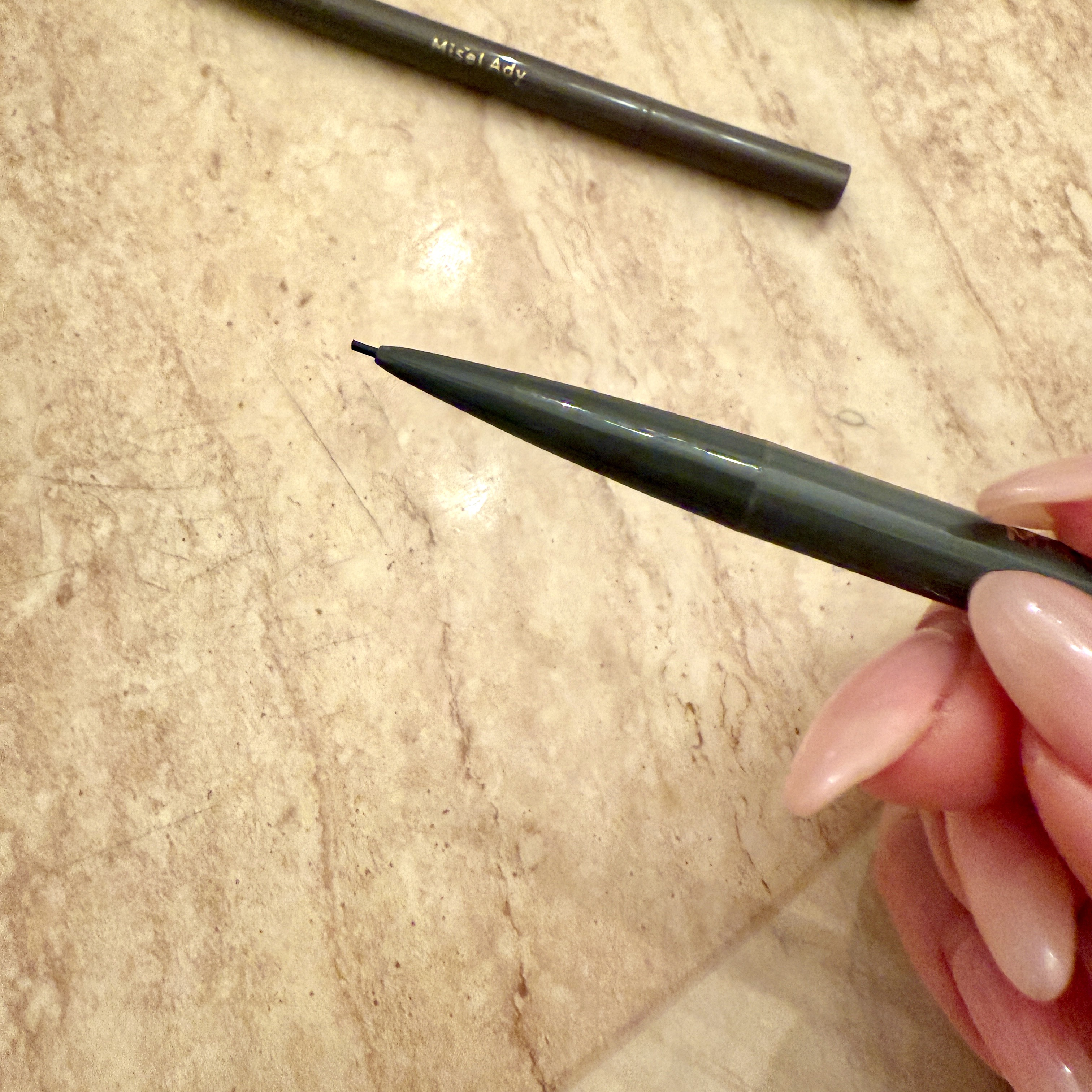 パウダリーアイブロウペンシルスリム/ミゼルエディ/アイブロウペンシルを使ったクチコミ（3枚目）