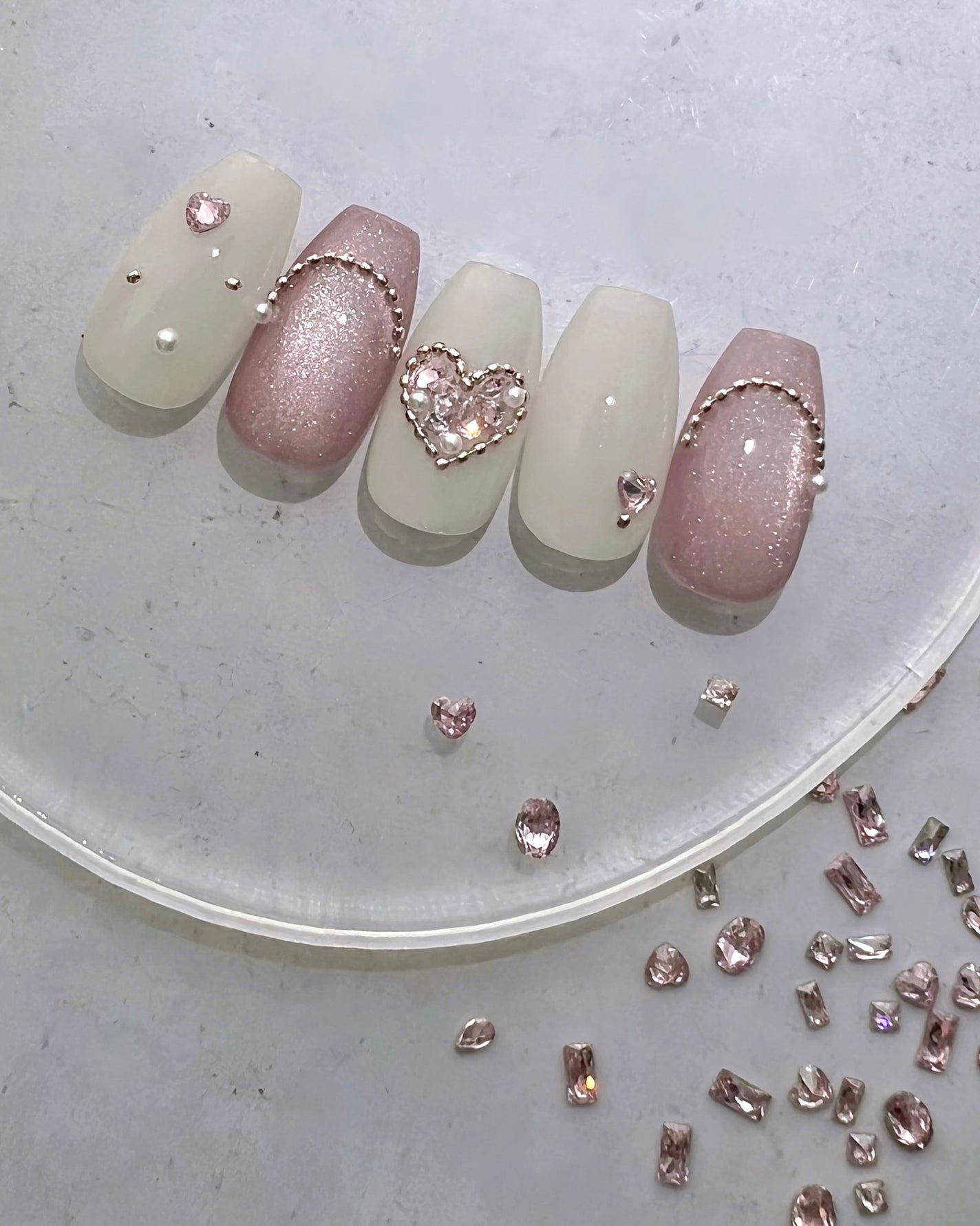 naomi on LIPS 「@ntob_nail小さなストーンだけどカット面も綺麗でキラ..」(1枚目)