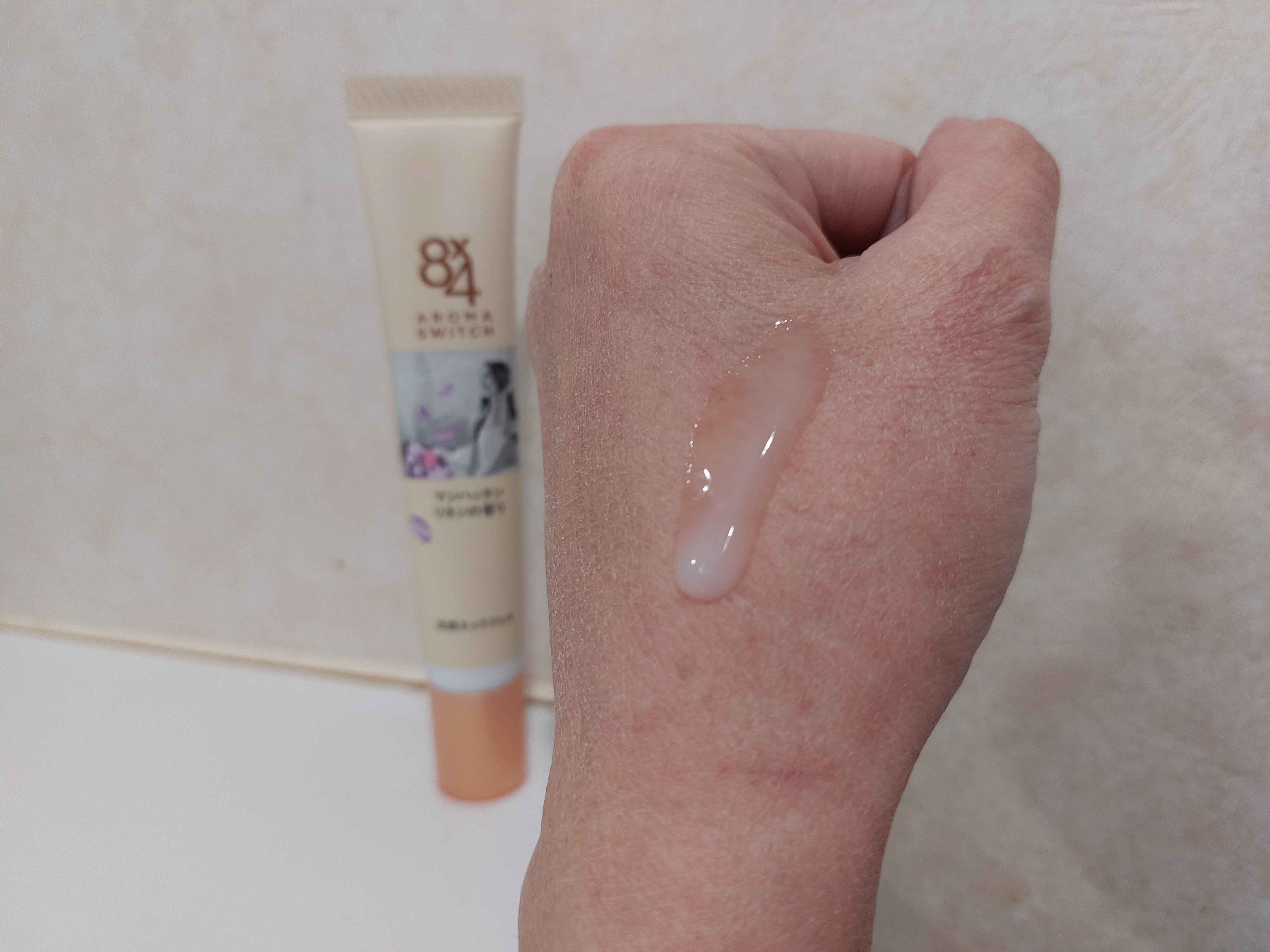 8x4 アロマスイッチ 涼感ネックジェル マンハッタンリネンの香り/８ｘ４/デオドラント・制汗剤を使ったクチコミ（2枚目）