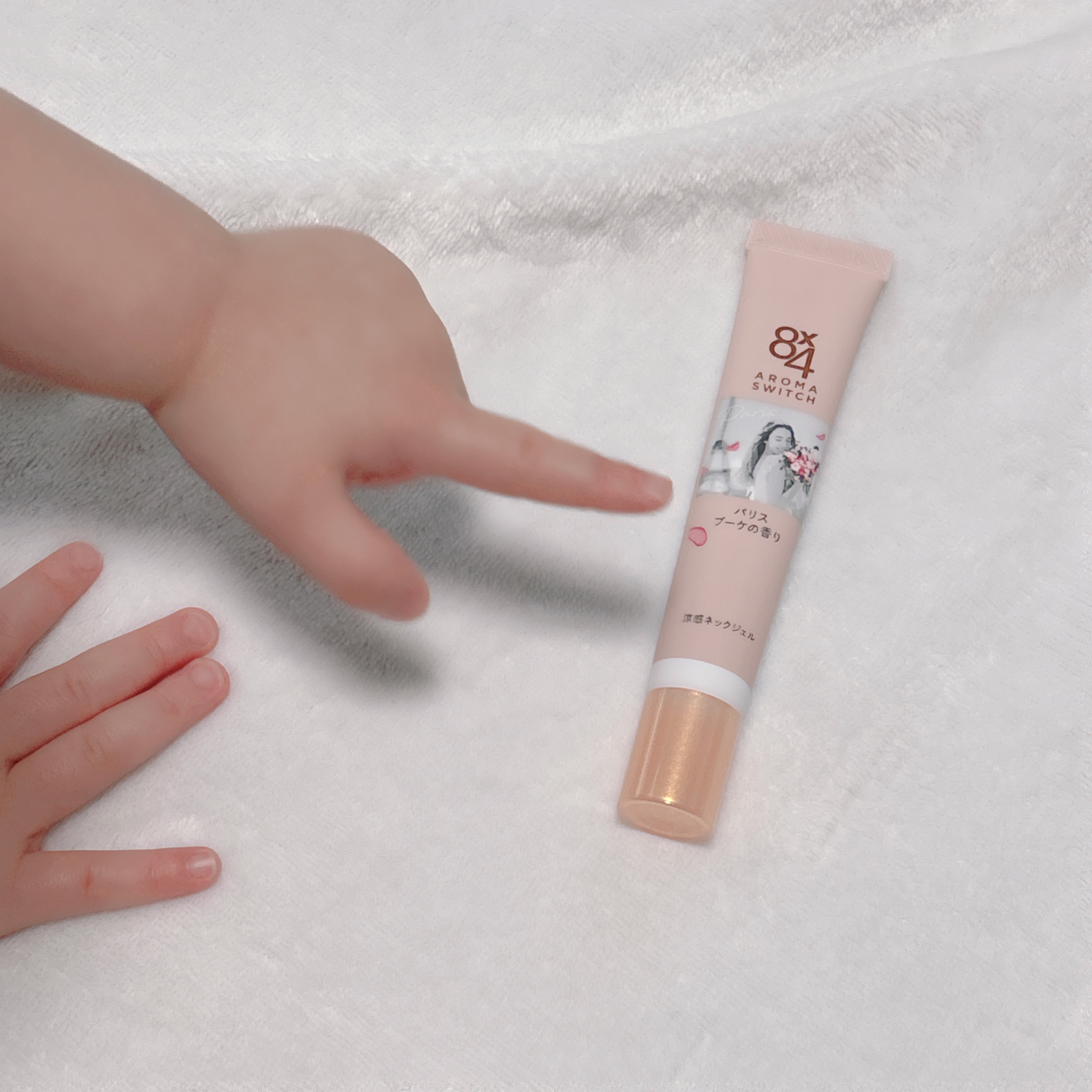 8x4 アロマスイッチ 涼感ネックジェル パリスブーケの香り/８ｘ４/デオドラント・制汗剤を使ったクチコミ（1枚目）