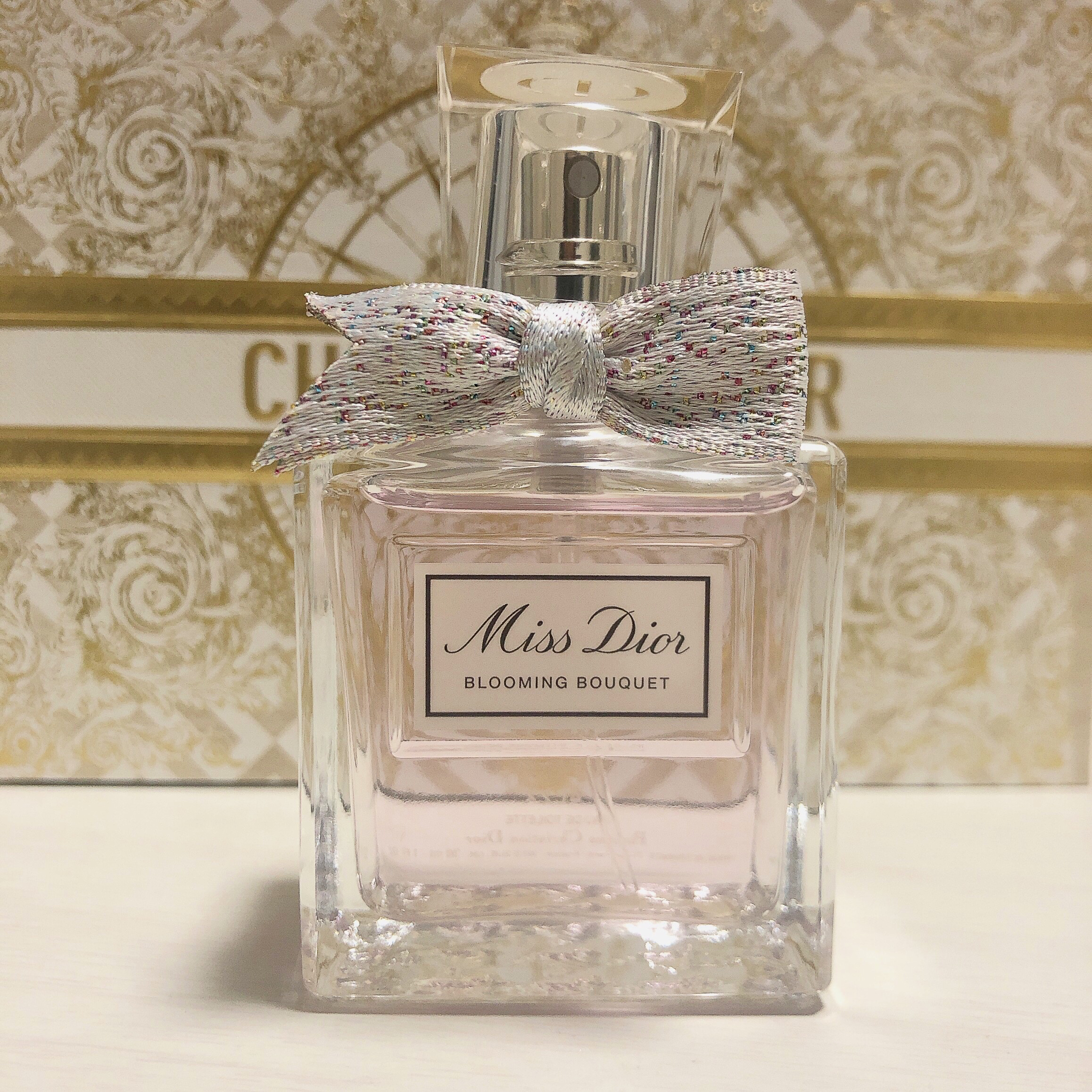 甘くて華やかな香り✨

香りがすごく持続してくれるので
付け直す必要がなく便利に使えました🙌🧡



#Dior #ディオール
#香水 