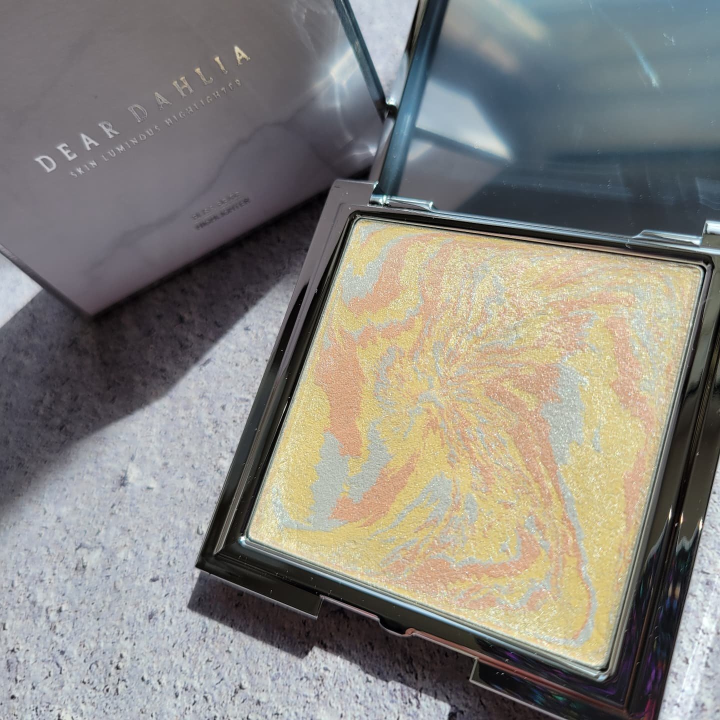 スキンルミナスハイライター/DEAR DAHLIA/パウダーハイライトを使ったクチコミ（1枚目）