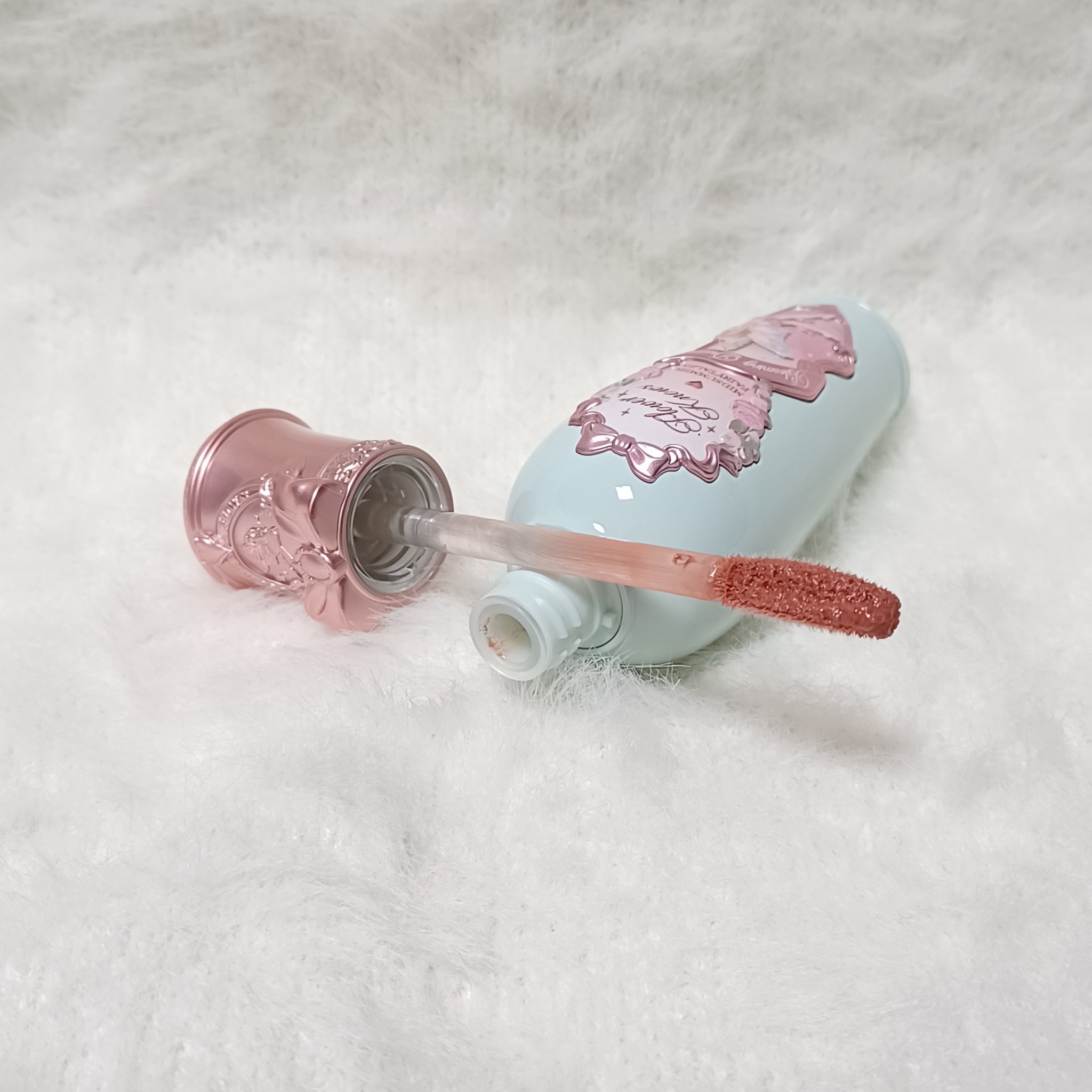 ミッドサマーフェアリーテイルズコレクション リップラッカー G07 Lullaby（限定）/FlowerKnows/リップグロスを使ったクチコミ（2枚目）