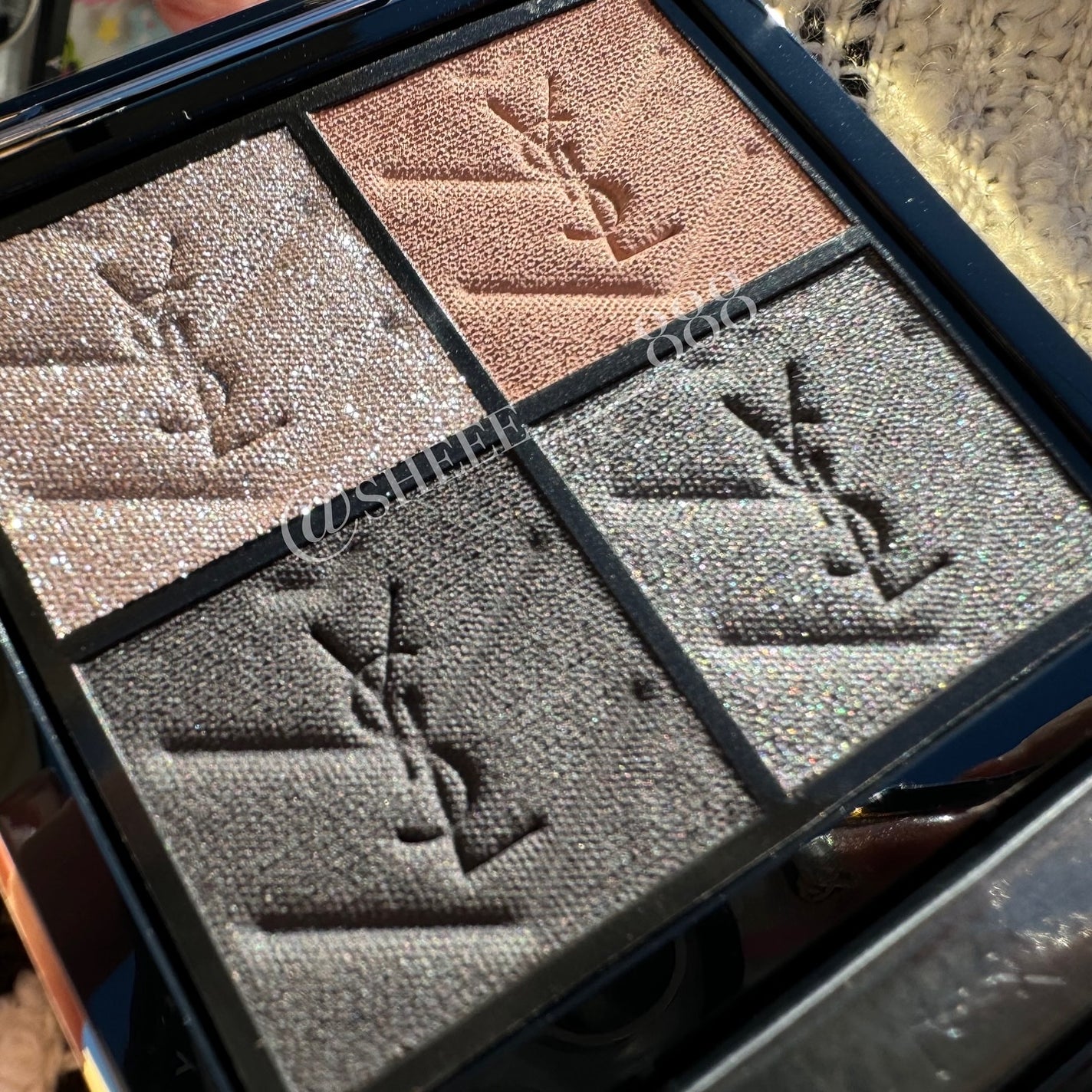 クチュール ミニ クラッチ/YVES SAINT LAURENT BEAUTE/アイシャドウパレットを使ったクチコミ(3枚目)