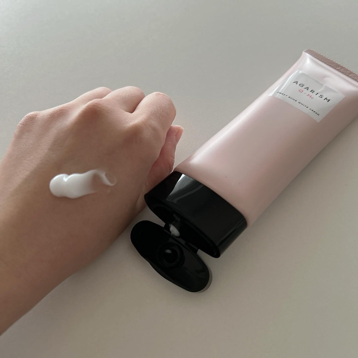 キューミースウィートボムホワイトクリーム/AGARISM/ボディクリームを使ったクチコミ(2枚目)