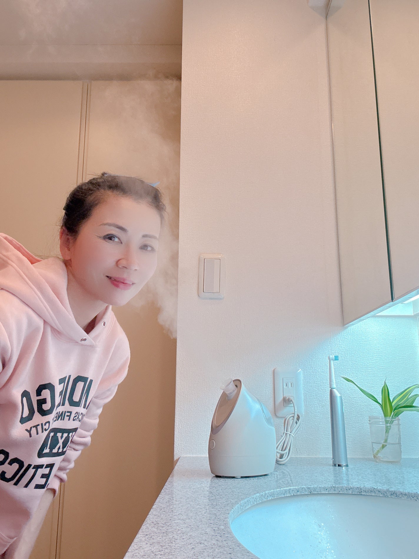 Shiho Arai on LIPS 「LINKAイオンフェイススチーマーウォームグレーお試しさせてい..」(3枚目)