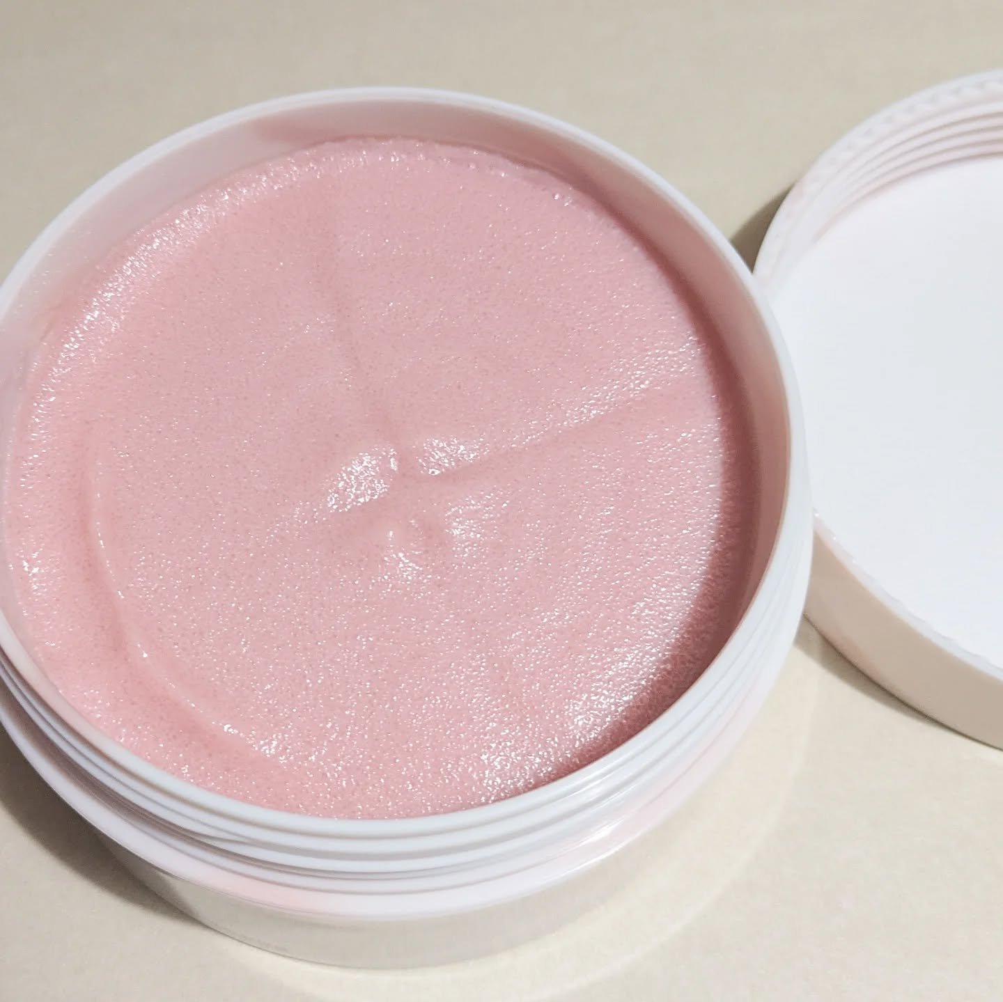 キューミースウィートボムタラソスクラブ　ピオニーブーケの香り/AGARISM/ボディスクラブを使ったクチコミ（2枚目）