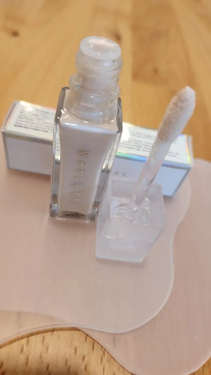 mie on LIPS 「@_miecham#購入品#WAKEMAKEポイントで艶が欲し..」(2枚目)