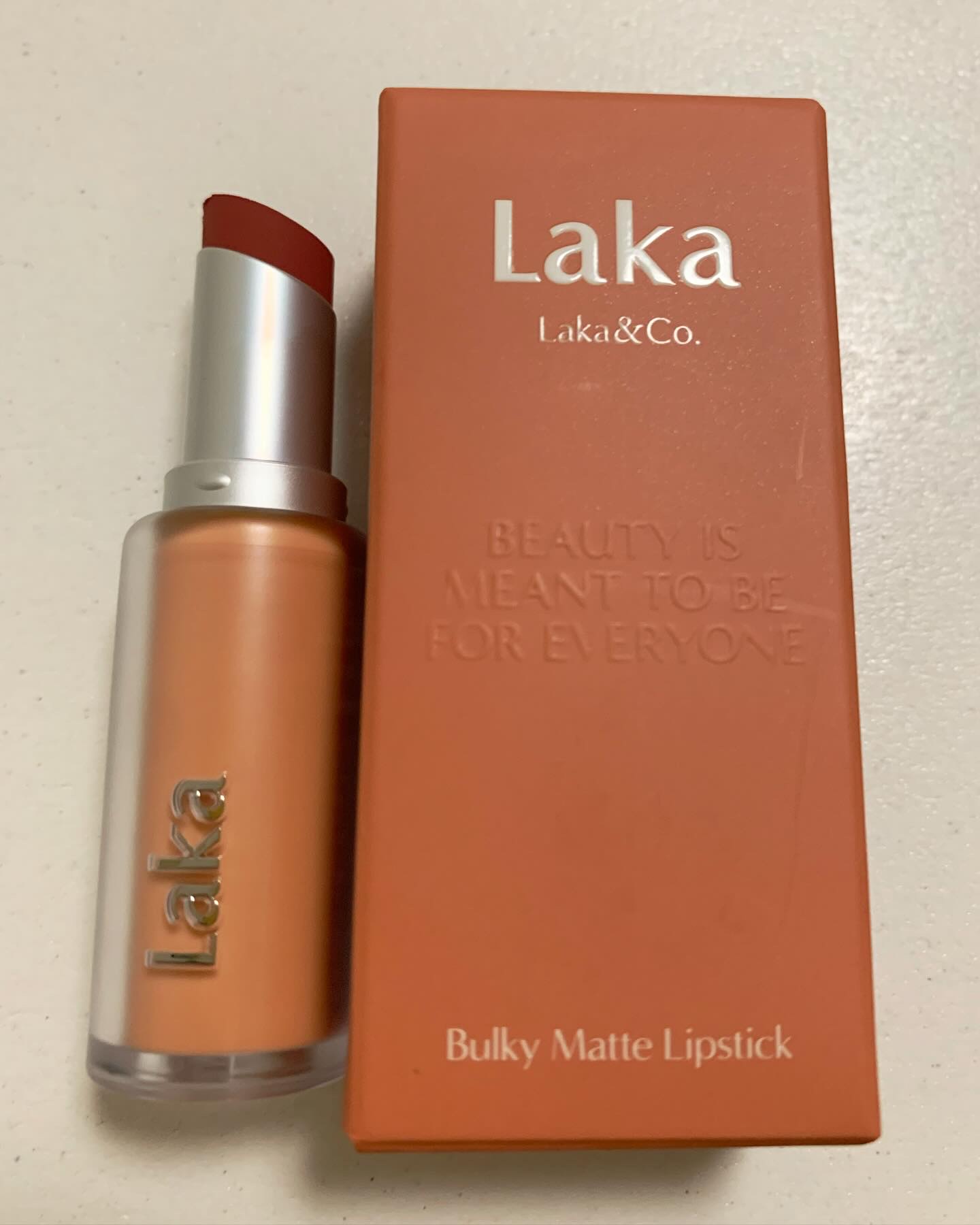 バルキーマットリップスティック 406 ニューパッション/Laka/口紅を使ったクチコミ（2枚目）