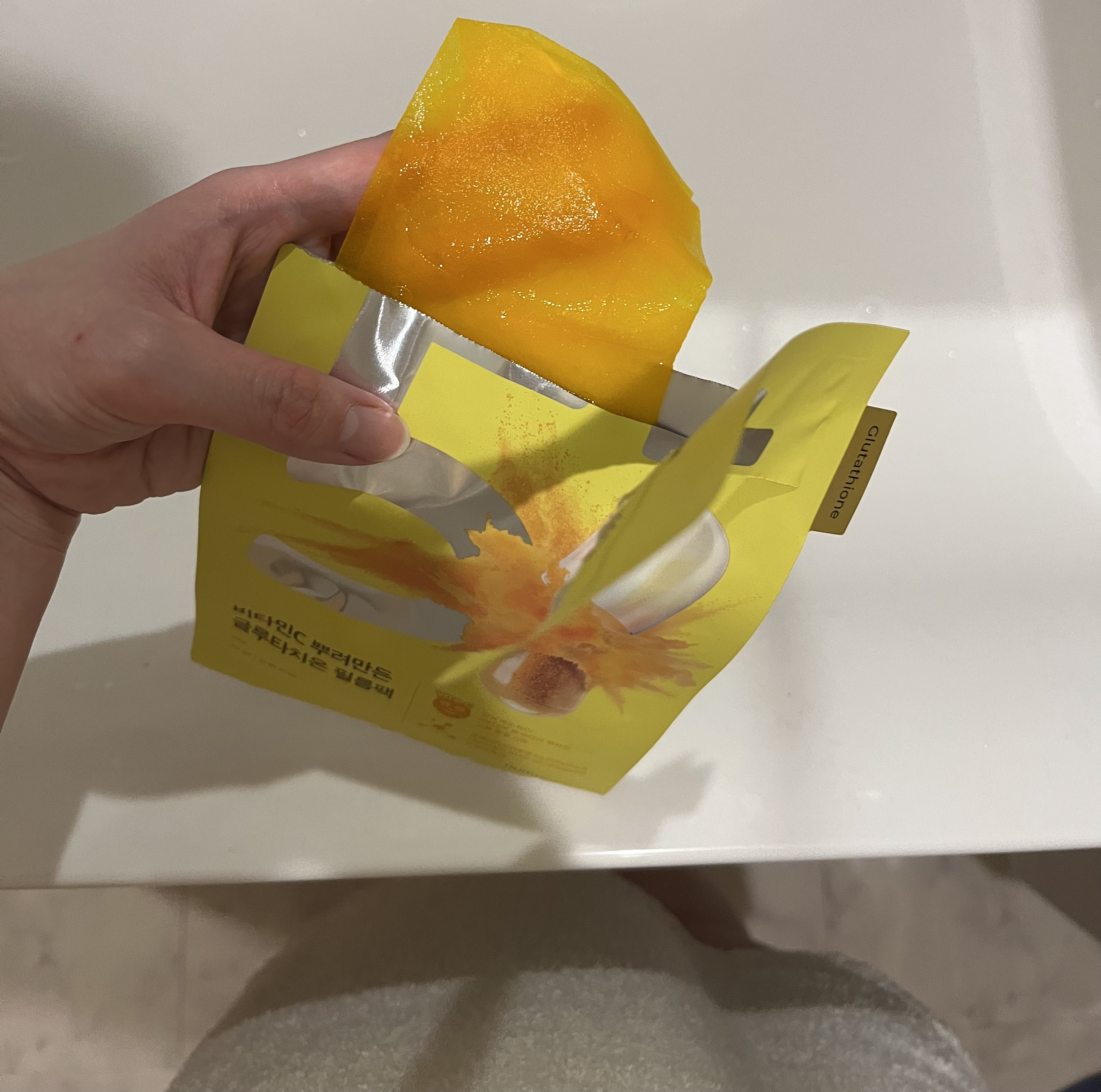 5番 白玉グルタチオンCふりかけマスク/numbuzin/シートマスク・パックを使ったクチコミ（2枚目）