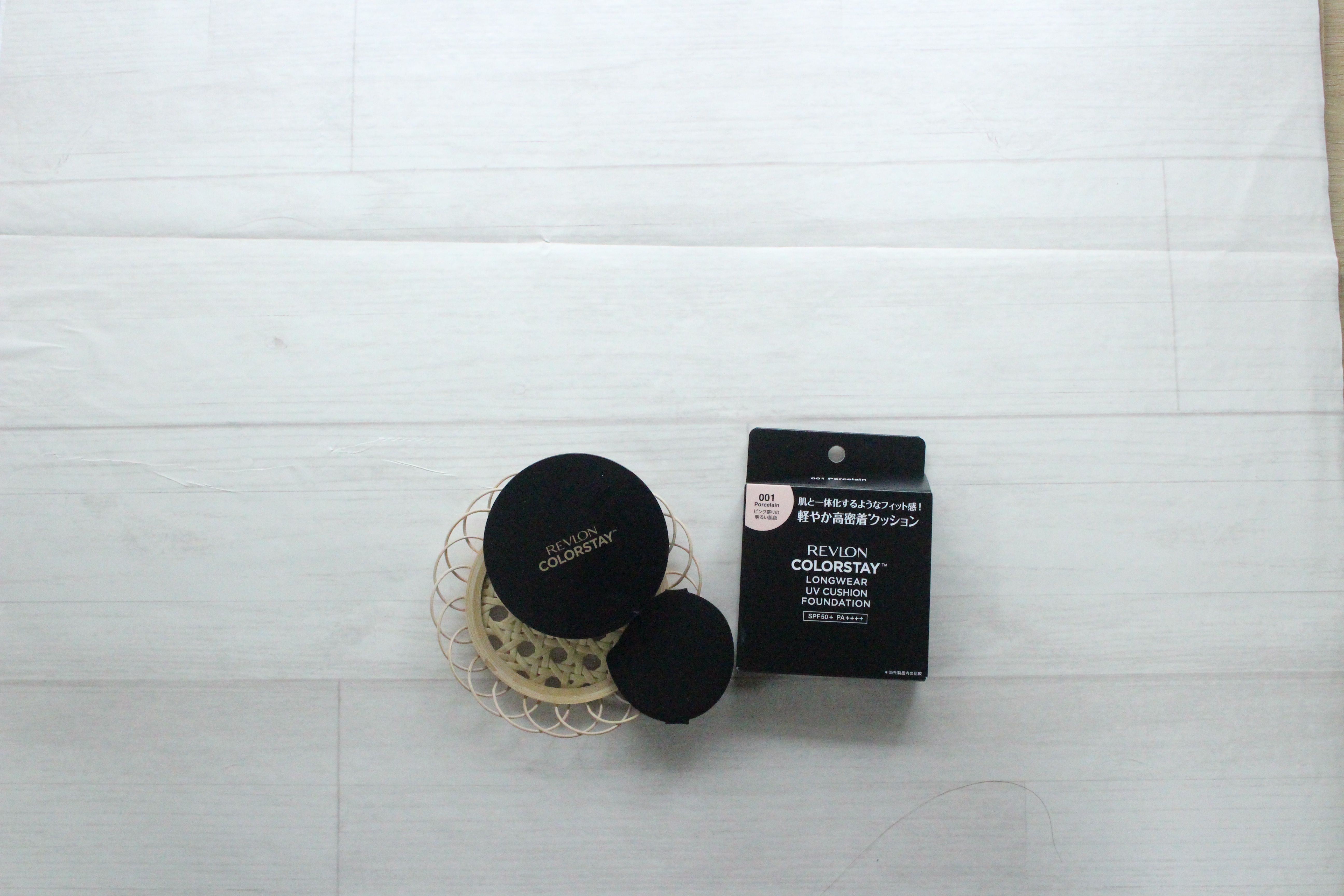 .REVLON
『カラーステイ ロングウェア UV クッション ファンデーション』
001番　ポーセリン　
をいただきました🙇🏻‍♀️‎🤍

明るめトーンのベージュカラーでとっても使いやすい✨

毛穴の凹凸をしっかりカバーしてくれて本