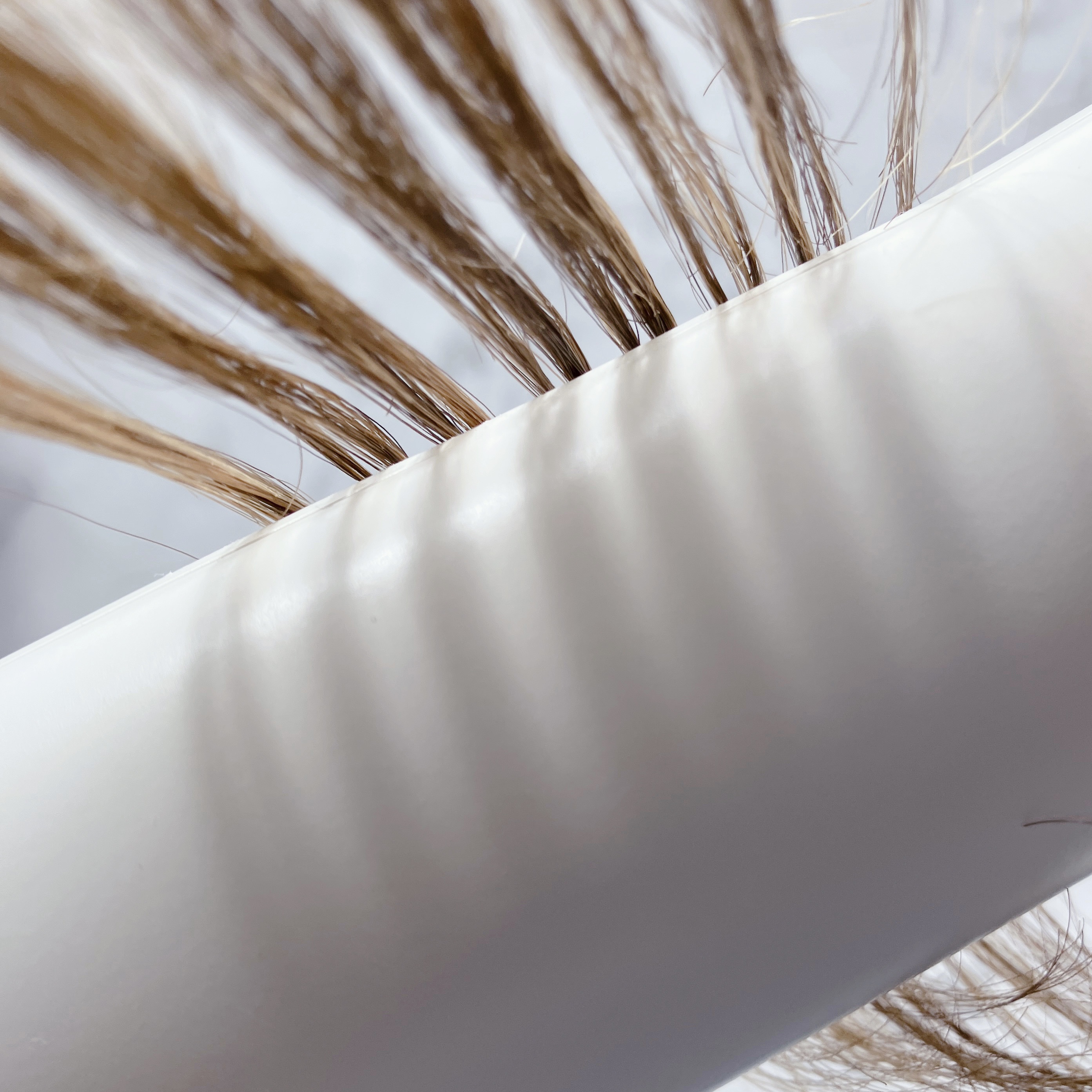 充電式 スタイリング ヒーターブラシ SMHB-049-WH/FESTINO/ヒートブラシを使ったクチコミ（3枚目）