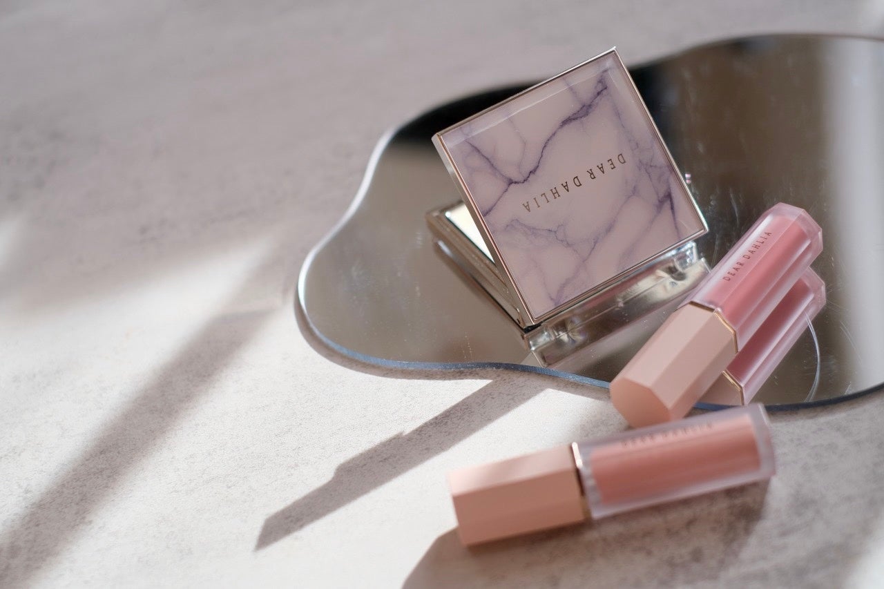 はち on LIPS 「ほんのひとはけ!瞬時に透明感のあるツヤもたらせてくれるDEAR..」(5枚目)