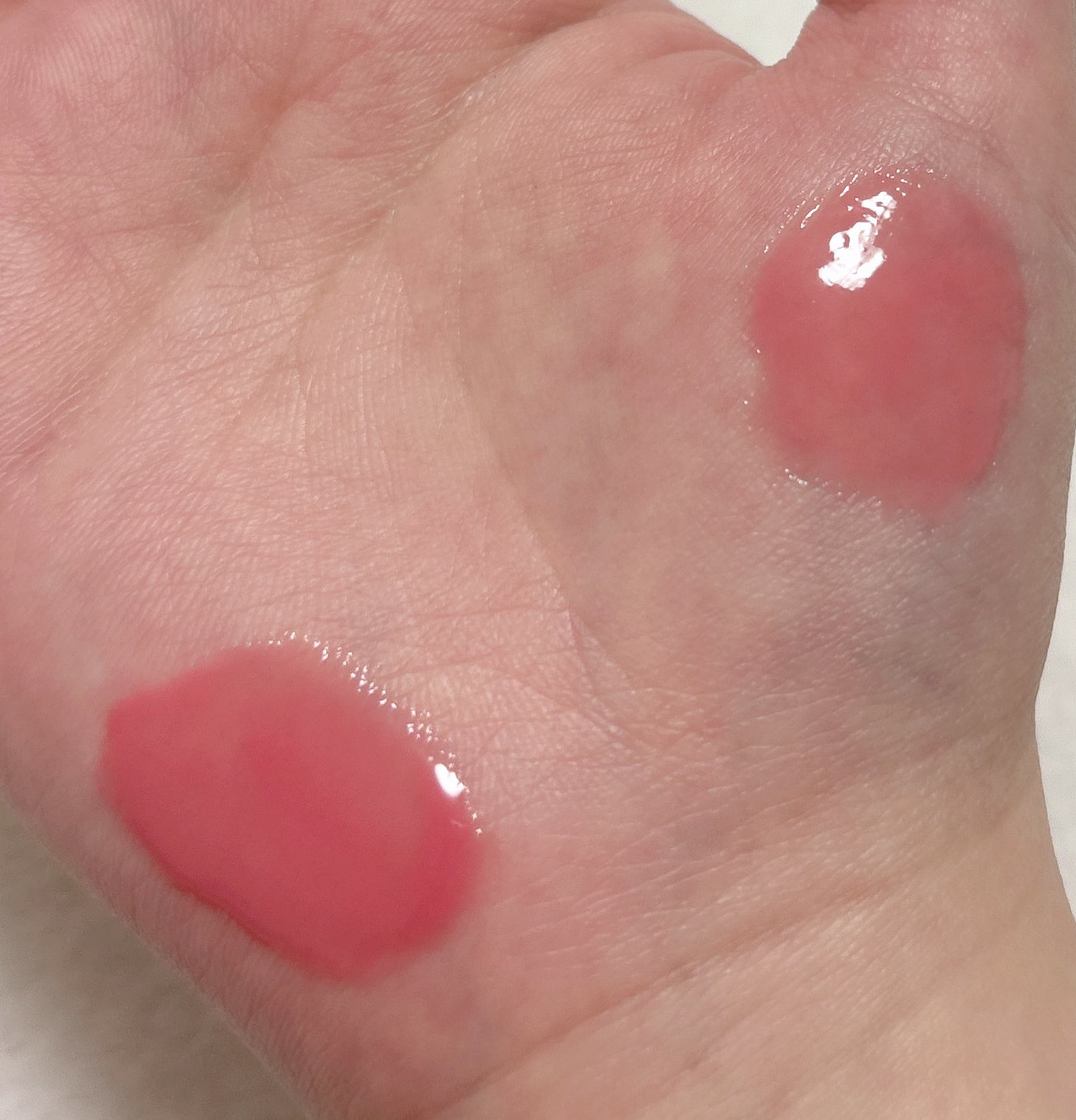 フィー 3Dボリューミンググロス/fwee/リップグロスを使ったクチコミ（3枚目）