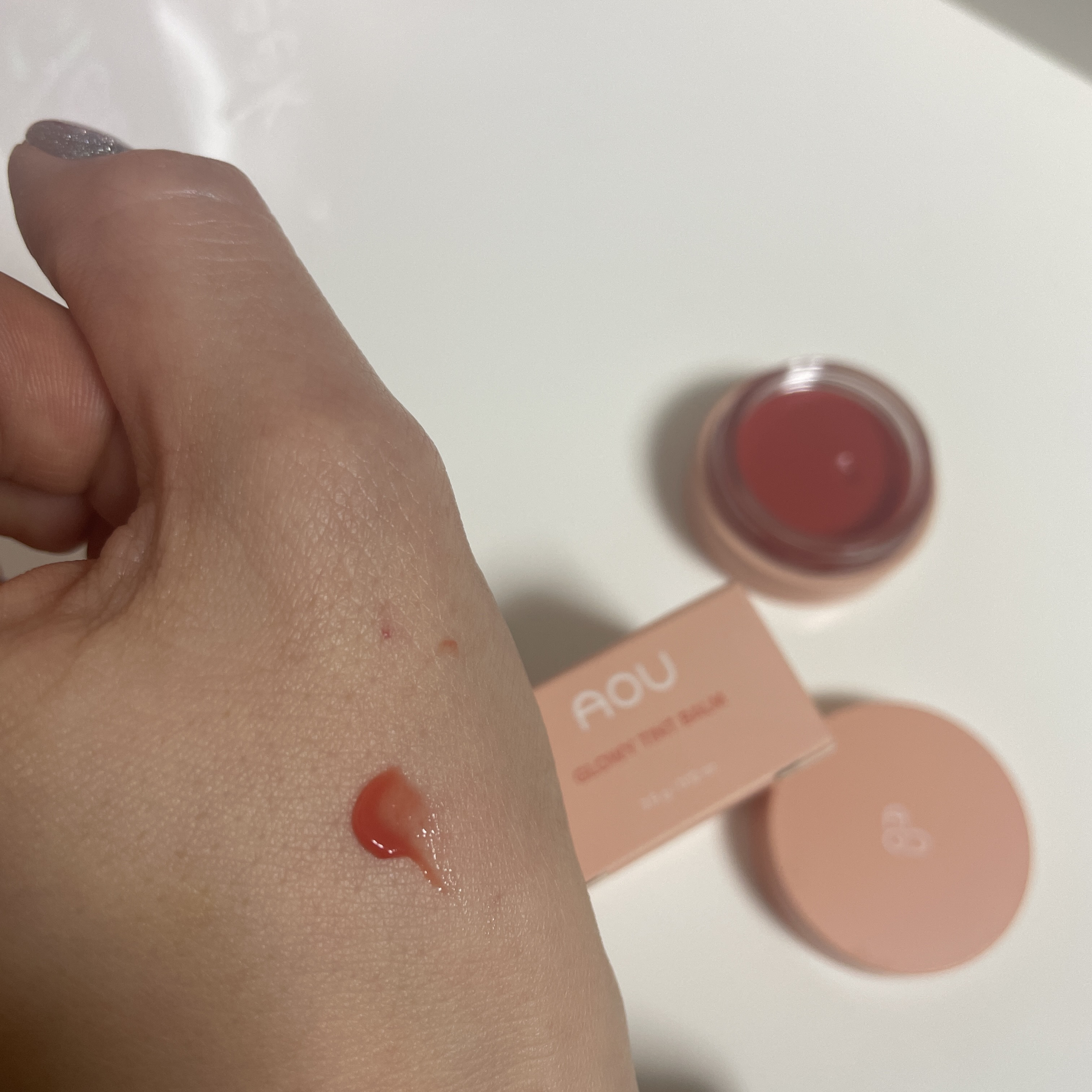GLOWY TINT BALM 02 PERSIMMON BALM/AOU/リップグロスを使ったクチコミ（3枚目）