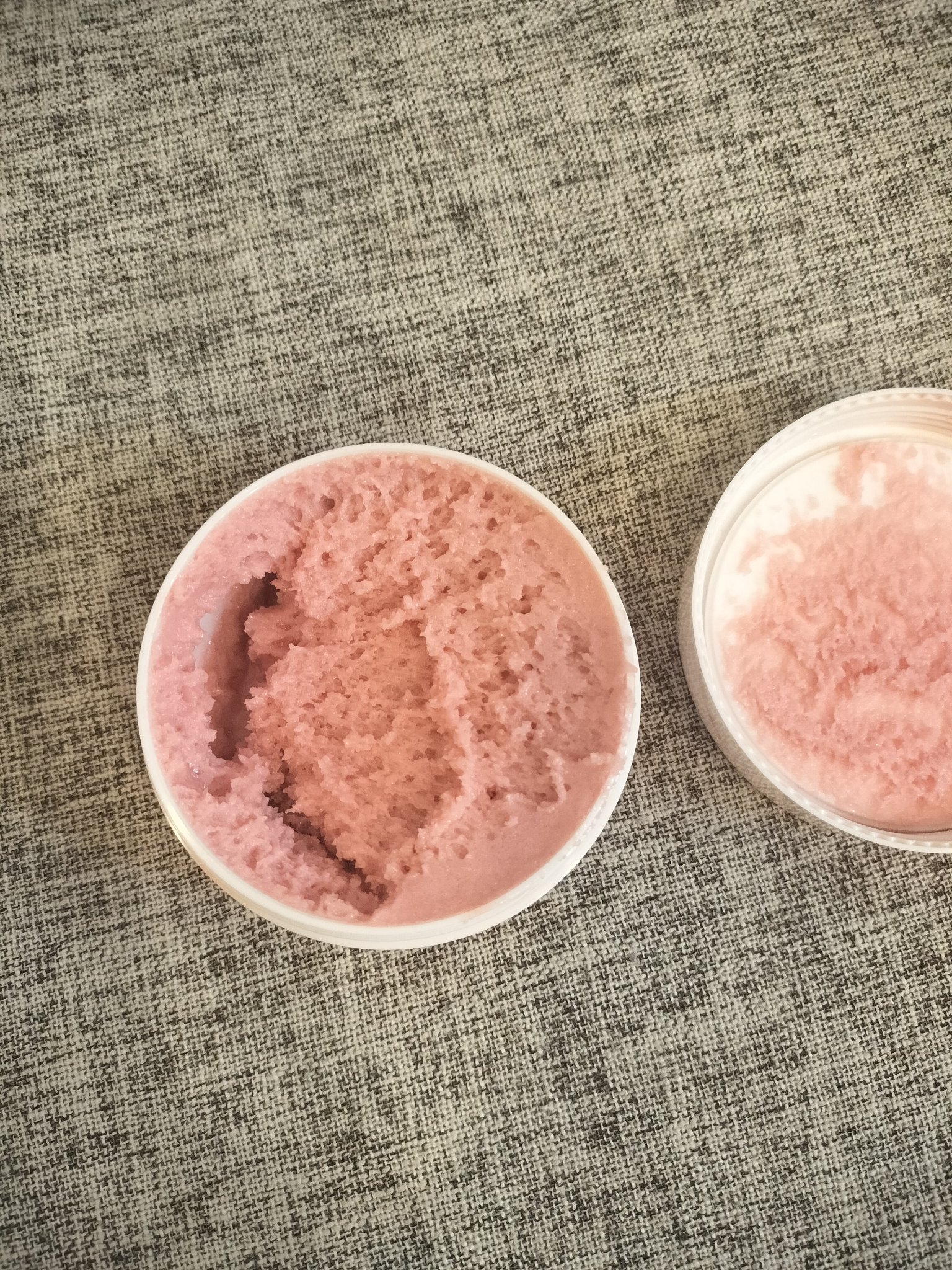 キューミースウィートボムタラソスクラブ　ピオニーブーケの香り/AGARISM/ボディスクラブを使ったクチコミ（2枚目）