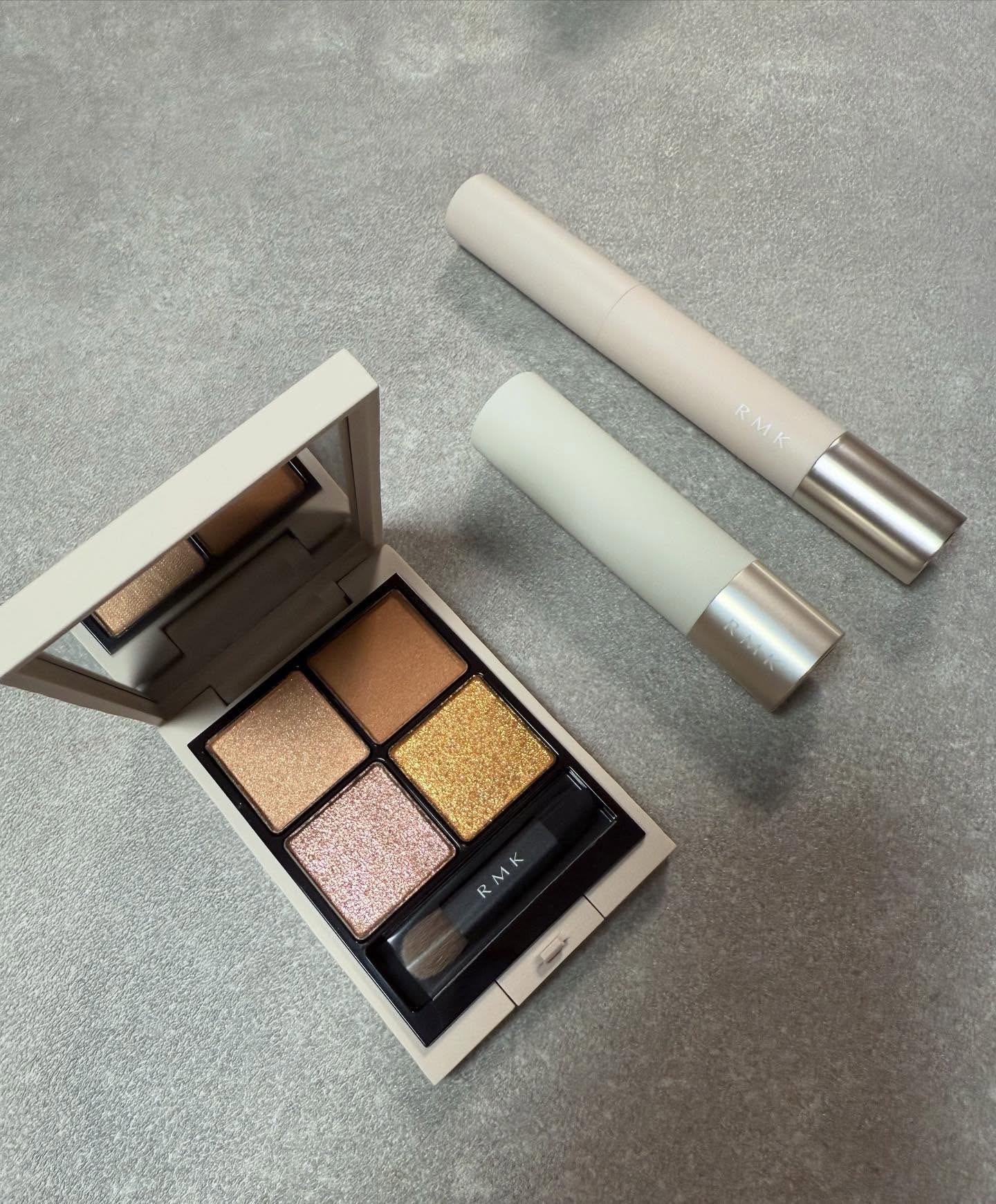 
春に向けてシャドウ新調♡
#RMK のデザインがめっちゃかわいい✨


目の下のクマと瞼の色素沈着が気になってたので
RMKの新しいコンシーラー買った♡
#コレクティングヴェールコンシーラー

筆タイプでかなり使いやすい👏
カラーは05