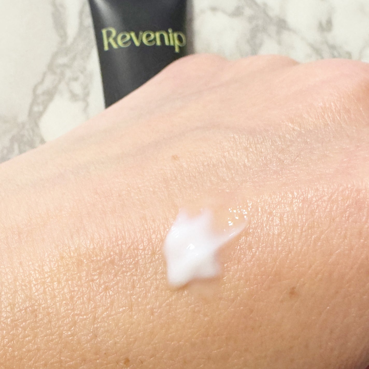 リマージカルシウム振動アイクリーム/REVENIP/フェイスクリームを使ったクチコミ(3枚目)