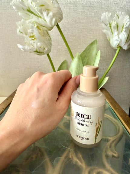 SKINFOOD ライスブライトニングセラムのクチコミ「
ビタミン豊富なお米エキス配合、
低刺激&敏感肌にもやさしい処方。
少しとろみがあり、伸び.....」(2枚目)