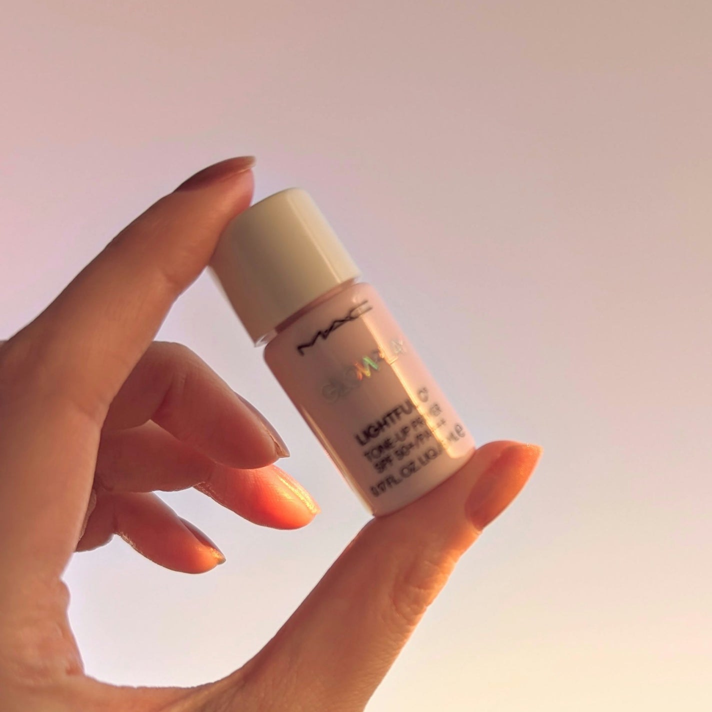 グロー プレイ ライトフル C3 トーン アップ プライマー SPF 50+/M・A・C/化粧下地を使ったクチコミ(1枚目)