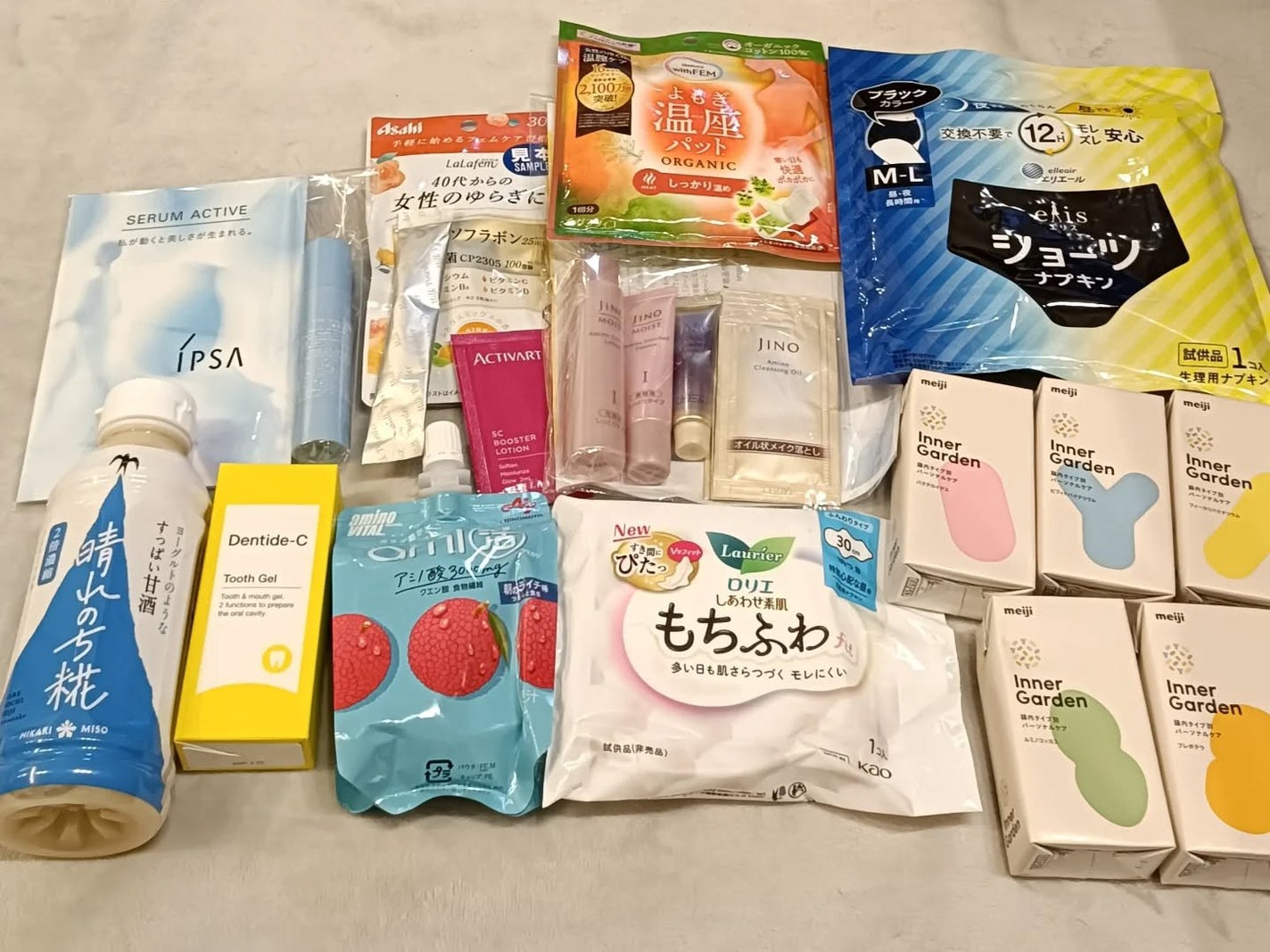 くろねこ😸フォロバします on LIPS 「オズモールのわたしの保健室でのお土産達✨️入場30分前に着いて..」(1枚目)