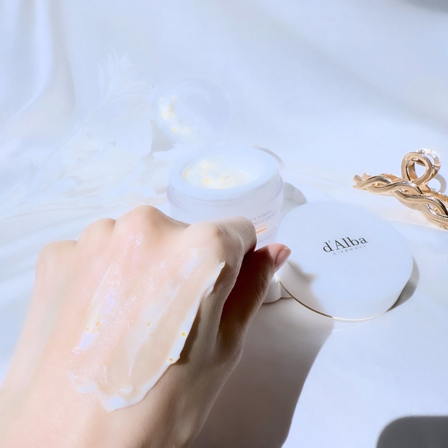 ビタトーニングカプセルクリーム/ダルバ/フェイスクリームを使ったクチコミ（3枚目）