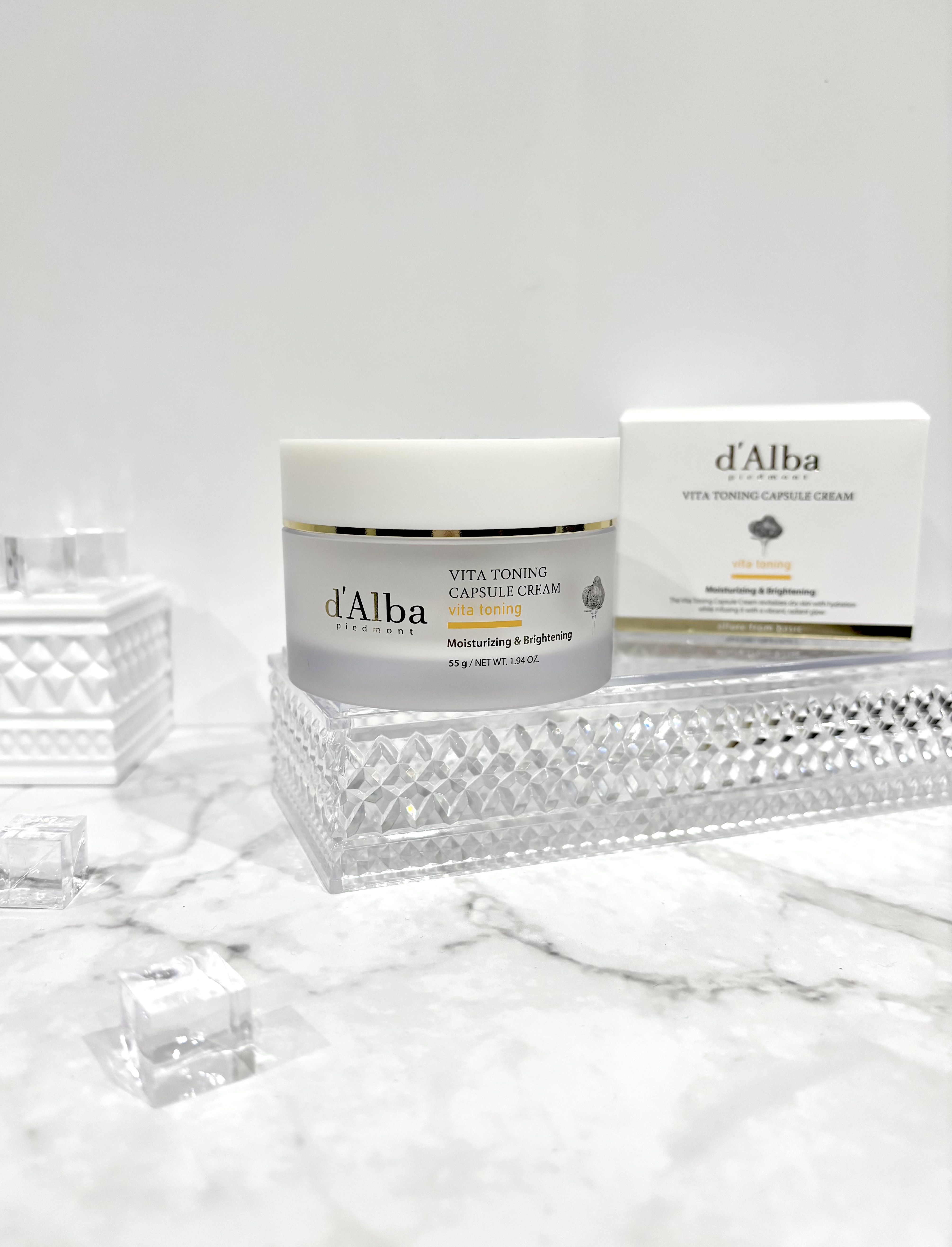 二重レイヤリングでしっとり肌に🥰
⁡
まだまだ乾燥が気になる季節なので
お肌の保湿はかかせない〜💦
⁡
⁡
Vitaカプセル＆美白クリームの二重レイヤリングで
カプセルとクリームが調和😌💕
透明感のある明るい肌へ導いてくれるクリーム