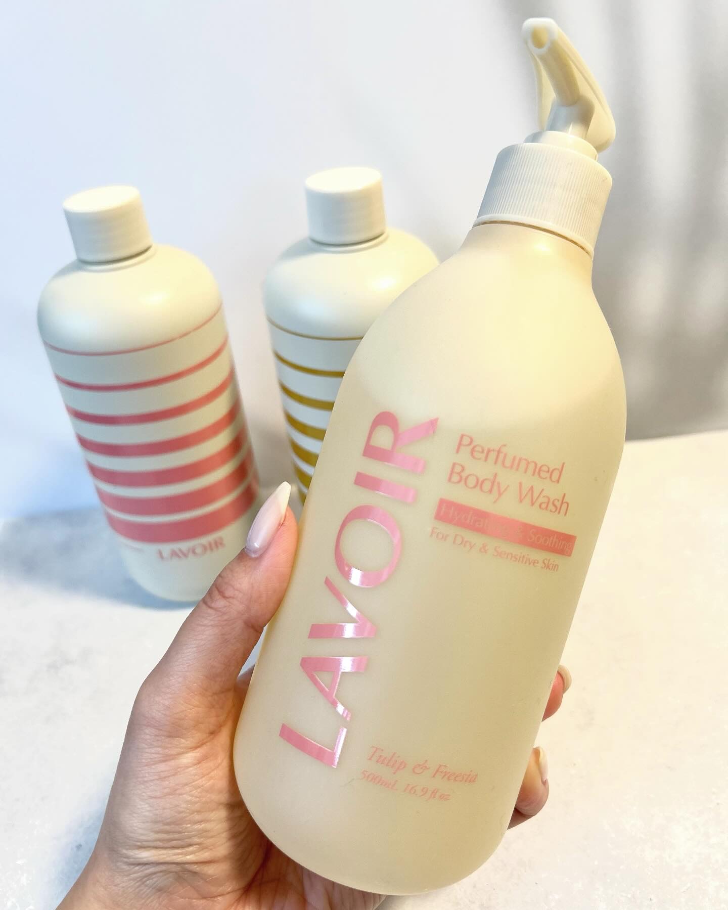 パフュームヴィーガン柔軟剤 チューリップ＆フリージア 本体/LAVOIR/柔軟剤を使ったクチコミ（1枚目）