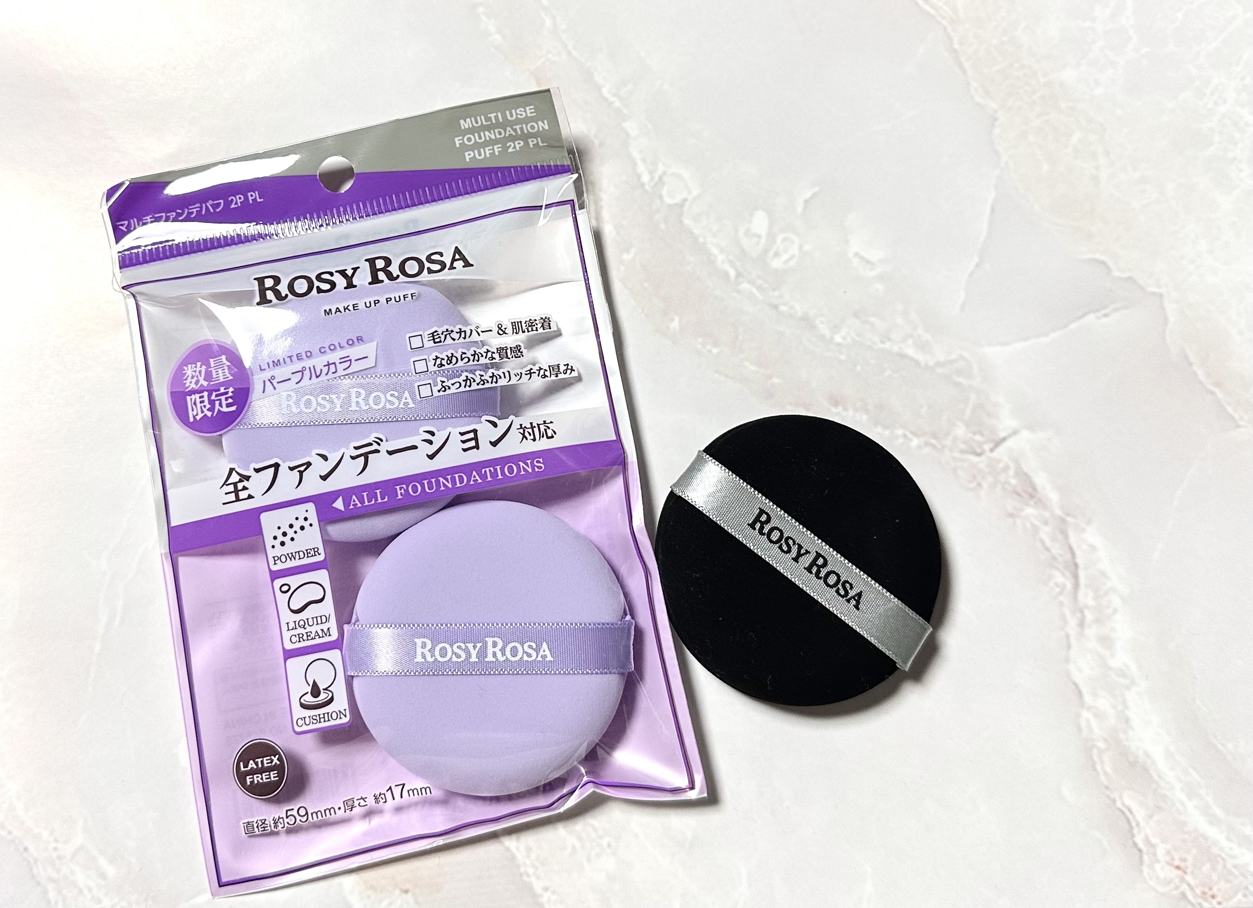  通常版を気に入ってるので
LIPSで限定色も購入🛒

黒だと汚れが見えないから
買い替え時がわかりづらいけど
これなら買い替えのタイミングも
わかりやすそうだし
洗う時にも汚れ落ちが
目で見てわかりやすそう👌