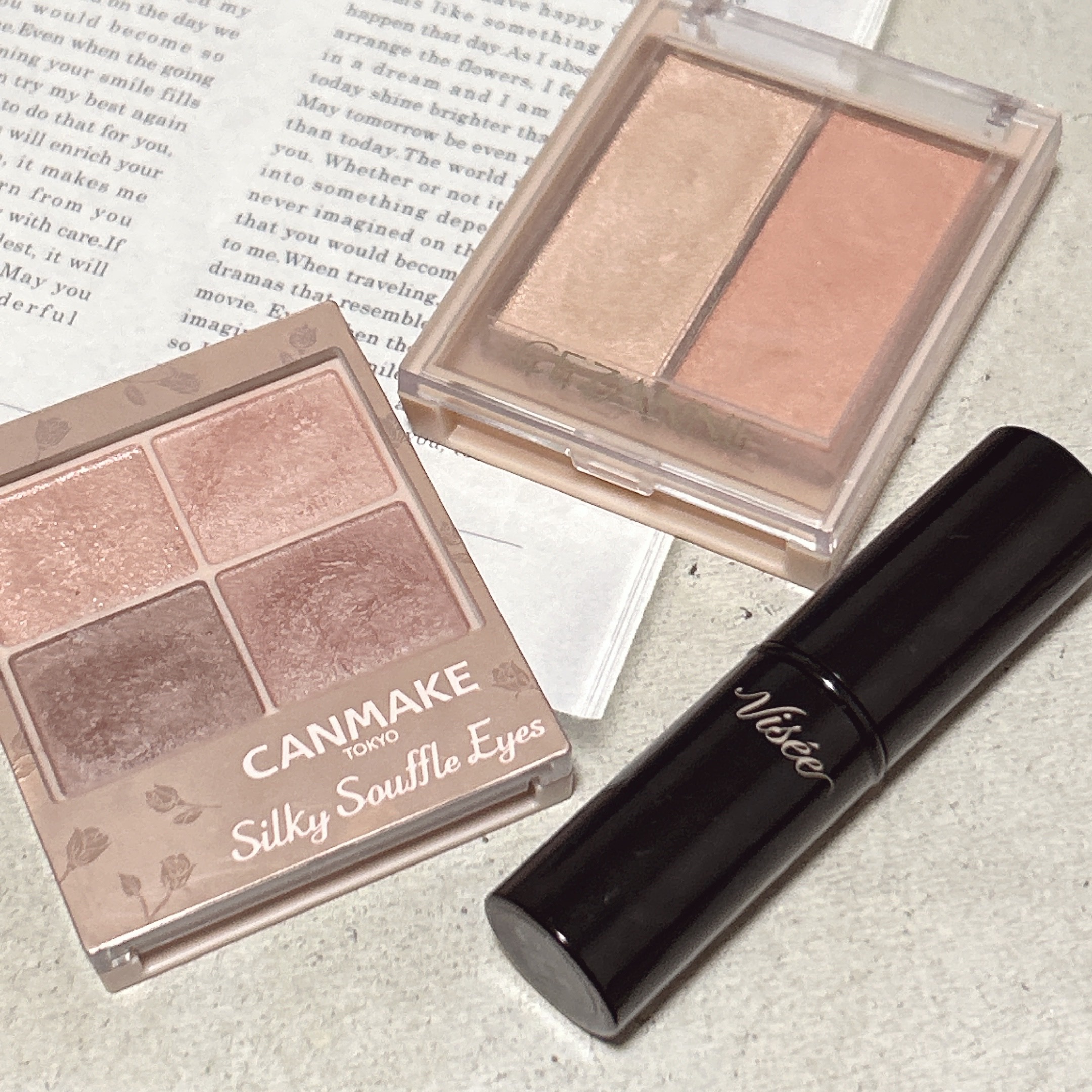 #今日のメイク

艶肌×ベージュ生き生きした印象のメイクに✨

アイメイク
キャンメイク シルキースフレアイズ マットタイプ M06 リマグレージュ

チーク
CEZANNE フェイスグロウカラー 01 アプリコットグロウ

リップ
Vis