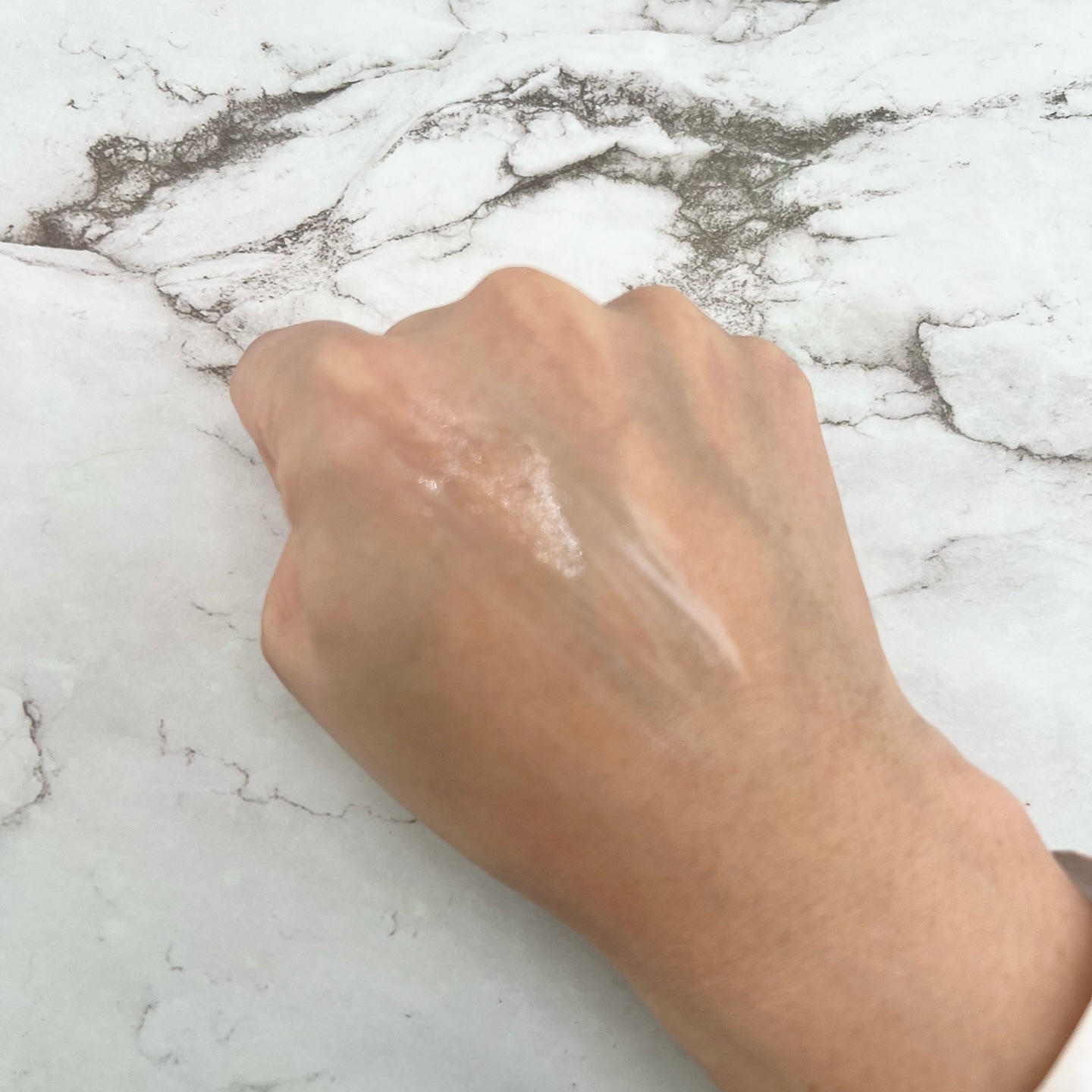 うるおす UV セラム M/紫外線予報/日焼け止めミルクを使ったクチコミ（2枚目）