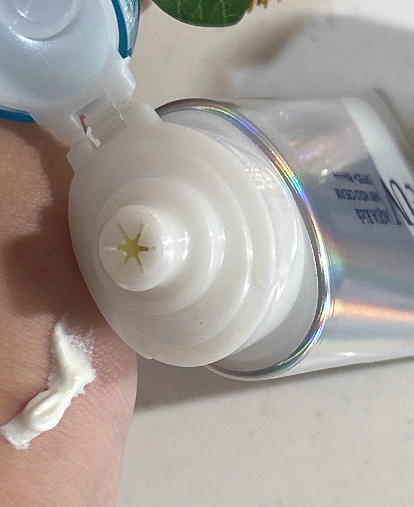 アクアリッチ エアリーホールドクリーム(呼吸感ベールUV)/ビオレ/日焼け止めクリームを使ったクチコミ(4枚目)