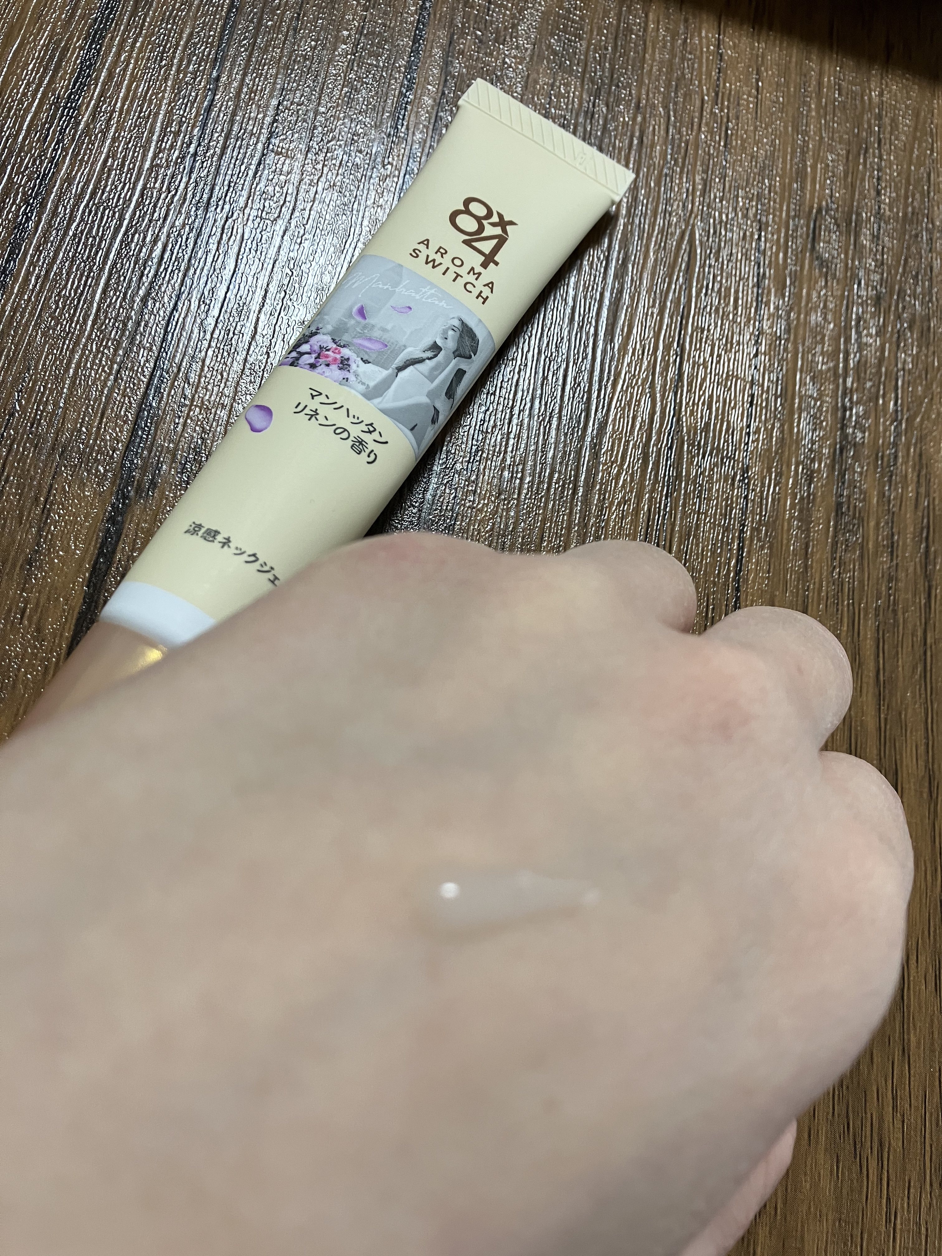 8x4 アロマスイッチ 涼感ネックジェル マンハッタンリネンの香り/８ｘ４/デオドラント・制汗剤を使ったクチコミ（2枚目）