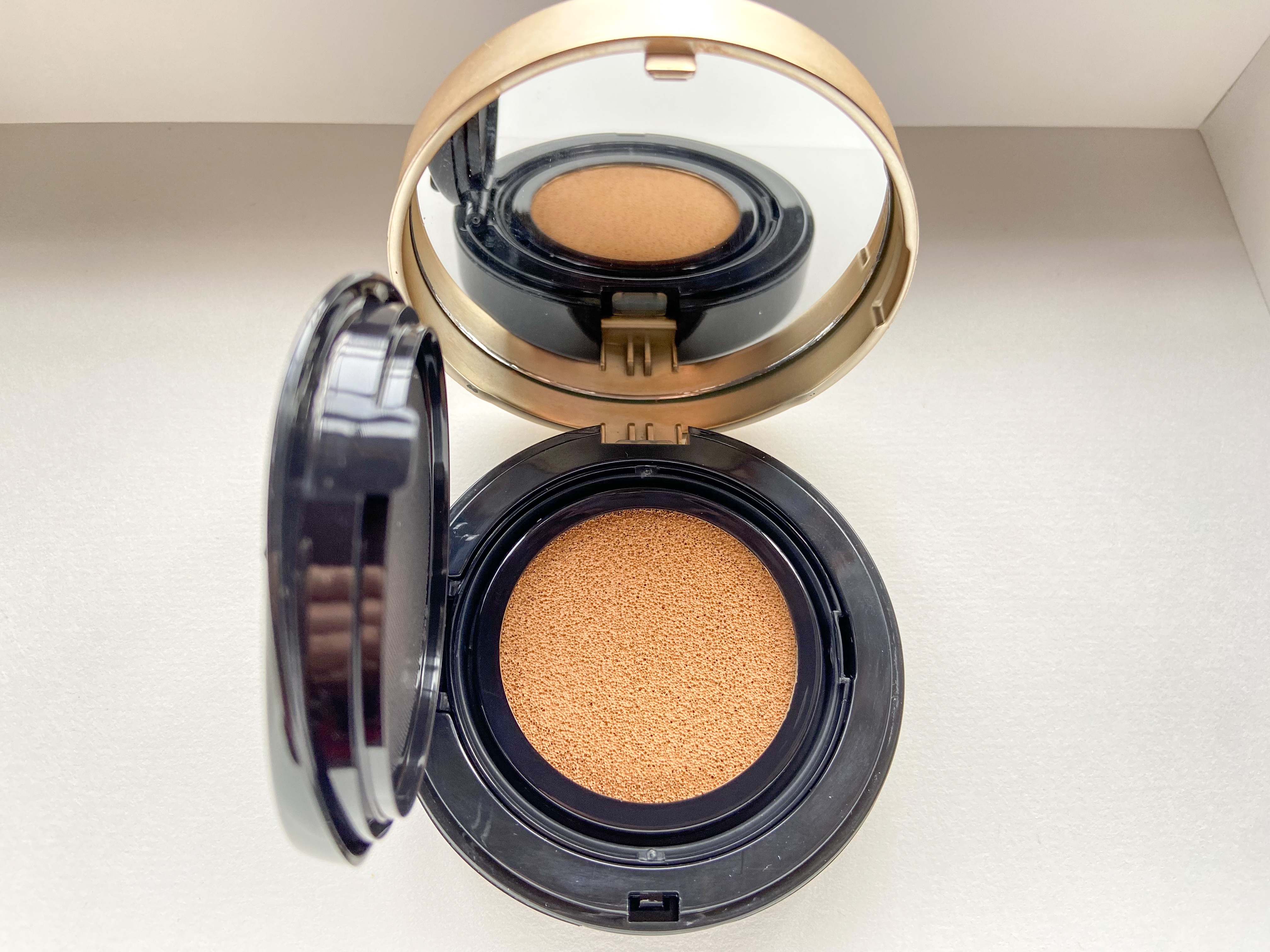 フローレス ルミエール ラディアンス パーフェクティング クッション/ローラ メルシエ/クッションファンデーションを使ったクチコミ（3枚目）