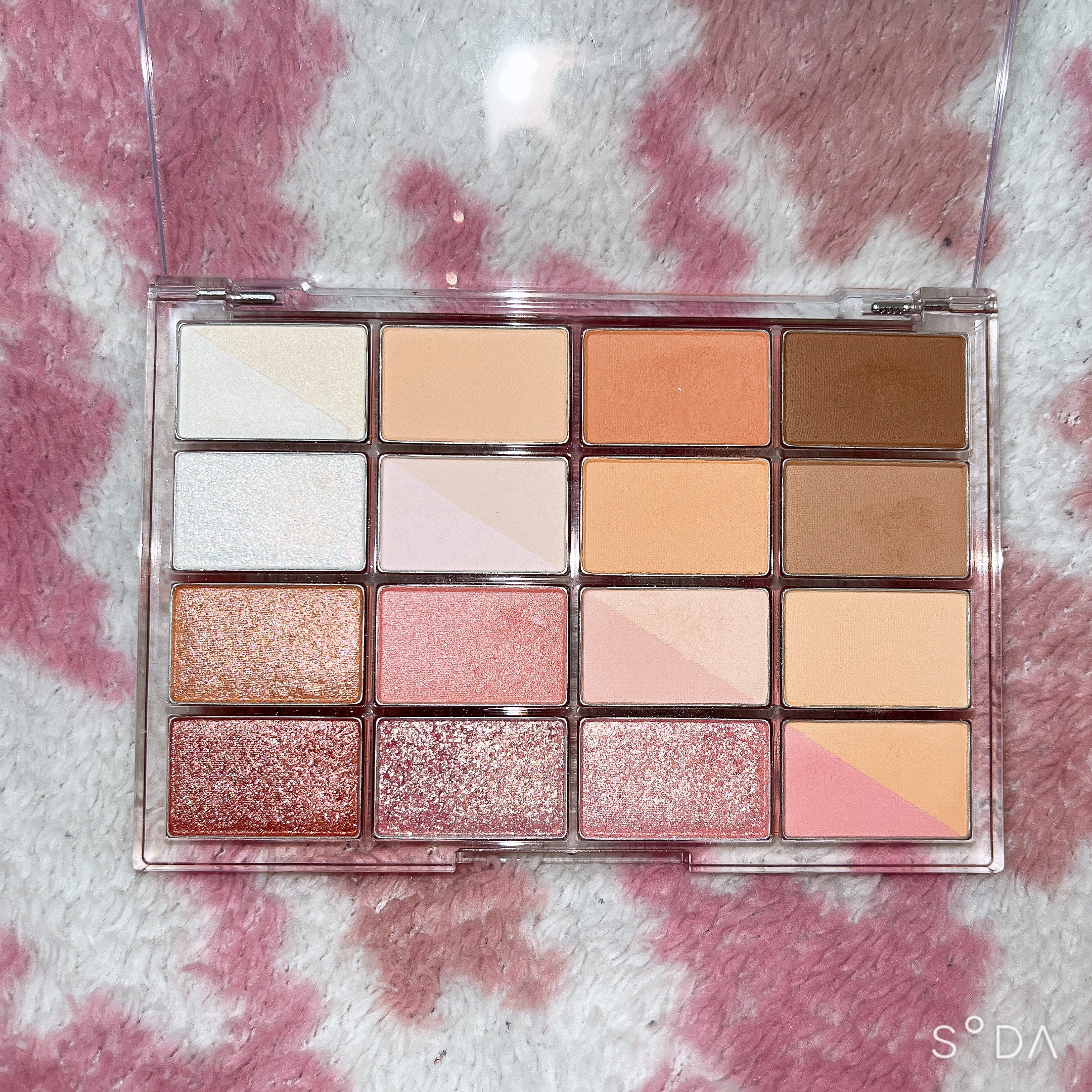 ソフトブラーリングアイパレット/wakemake/アイシャドウパレットを使ったクチコミ（3枚目）