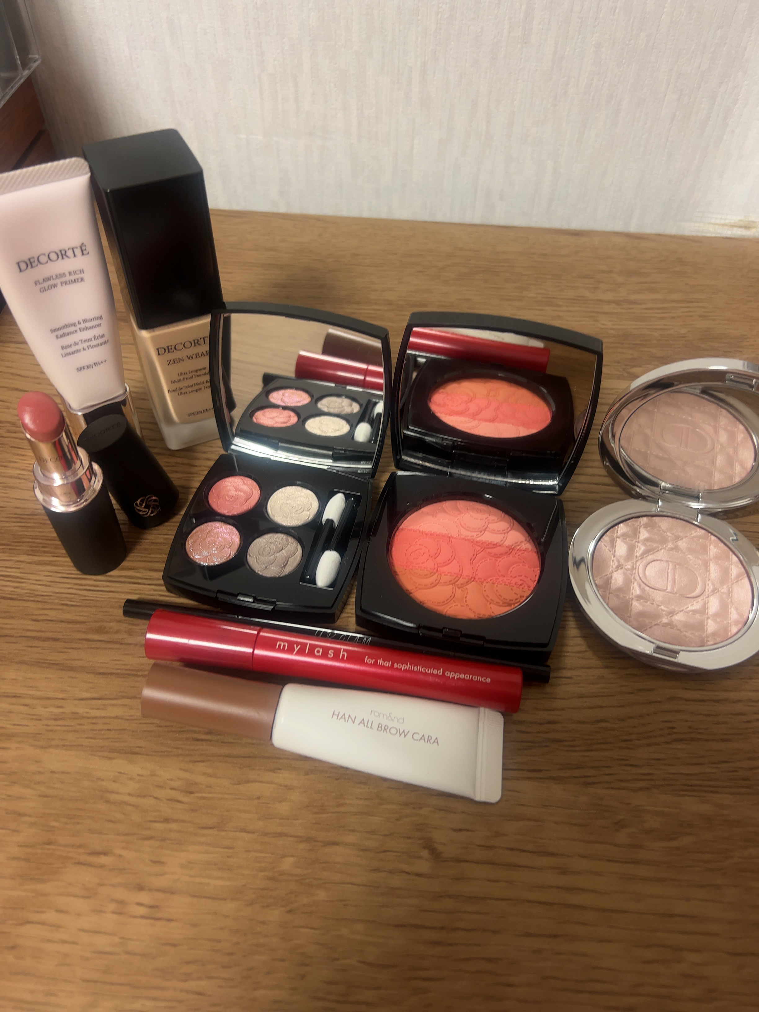 カメリア フトゥーラ/CHANEL/パウダーチークを使ったクチコミ（2枚目）